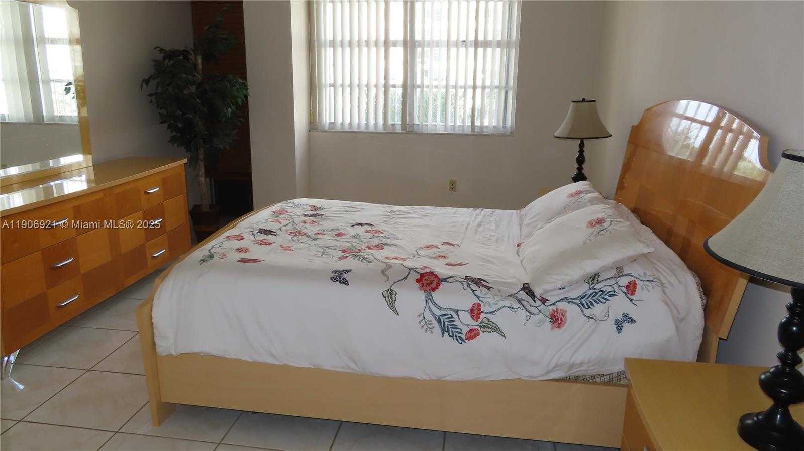 Small Image of 5701 COLLINS AVE #511, Miami Beach Number 17