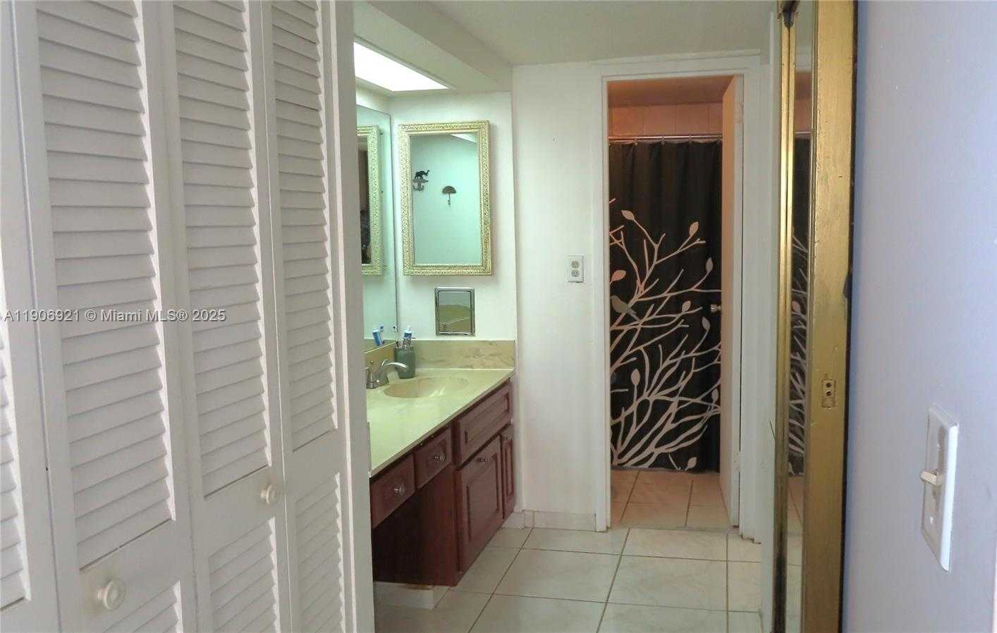 Small Image of 5701 COLLINS AVE #511, Miami Beach Number 19
