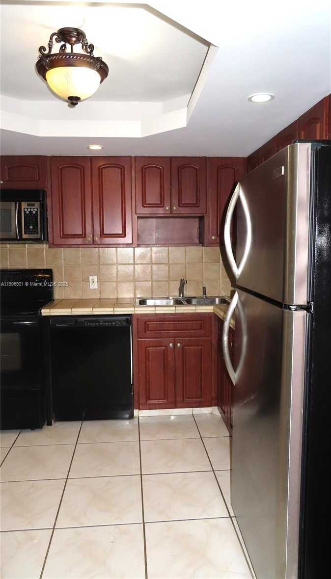 Small Image of 5701 COLLINS AVE #511, Miami Beach Number 9