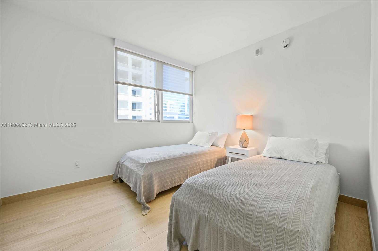 Small Image of 1300 BRICKELL BAY DR #1603, Miami Number 10