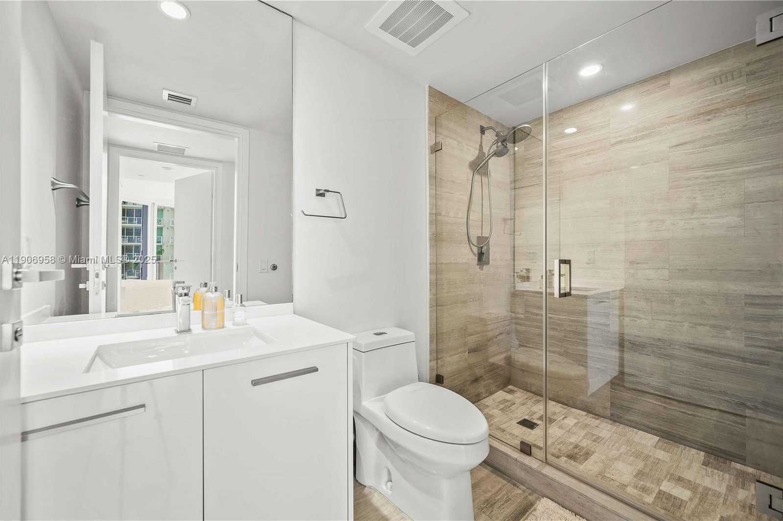 Small Image of 1300 BRICKELL BAY DR #1603, Miami Number 12