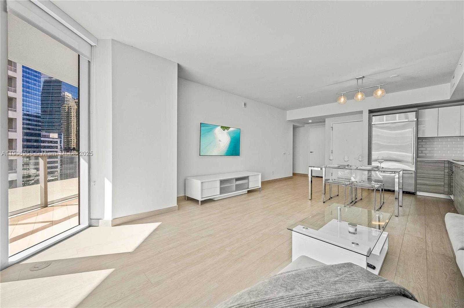 Small Image of 1300 BRICKELL BAY DR #1603, Miami Number 3