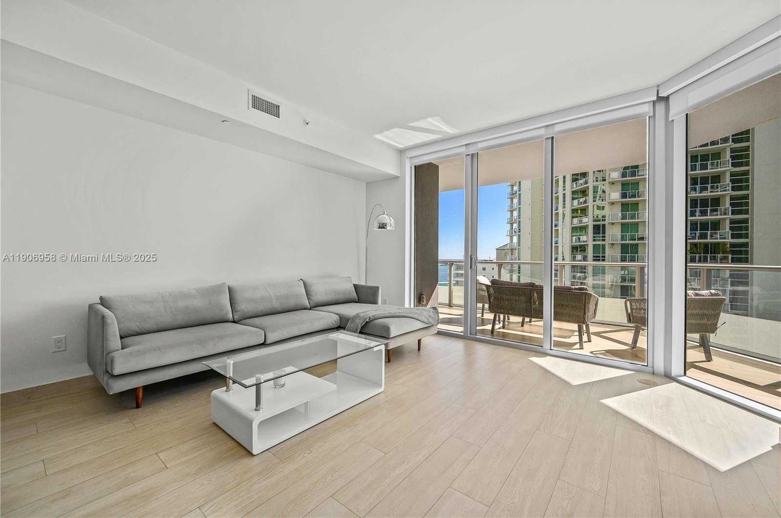 Small Image of 1300 BRICKELL BAY DR #1603, Miami Number 4