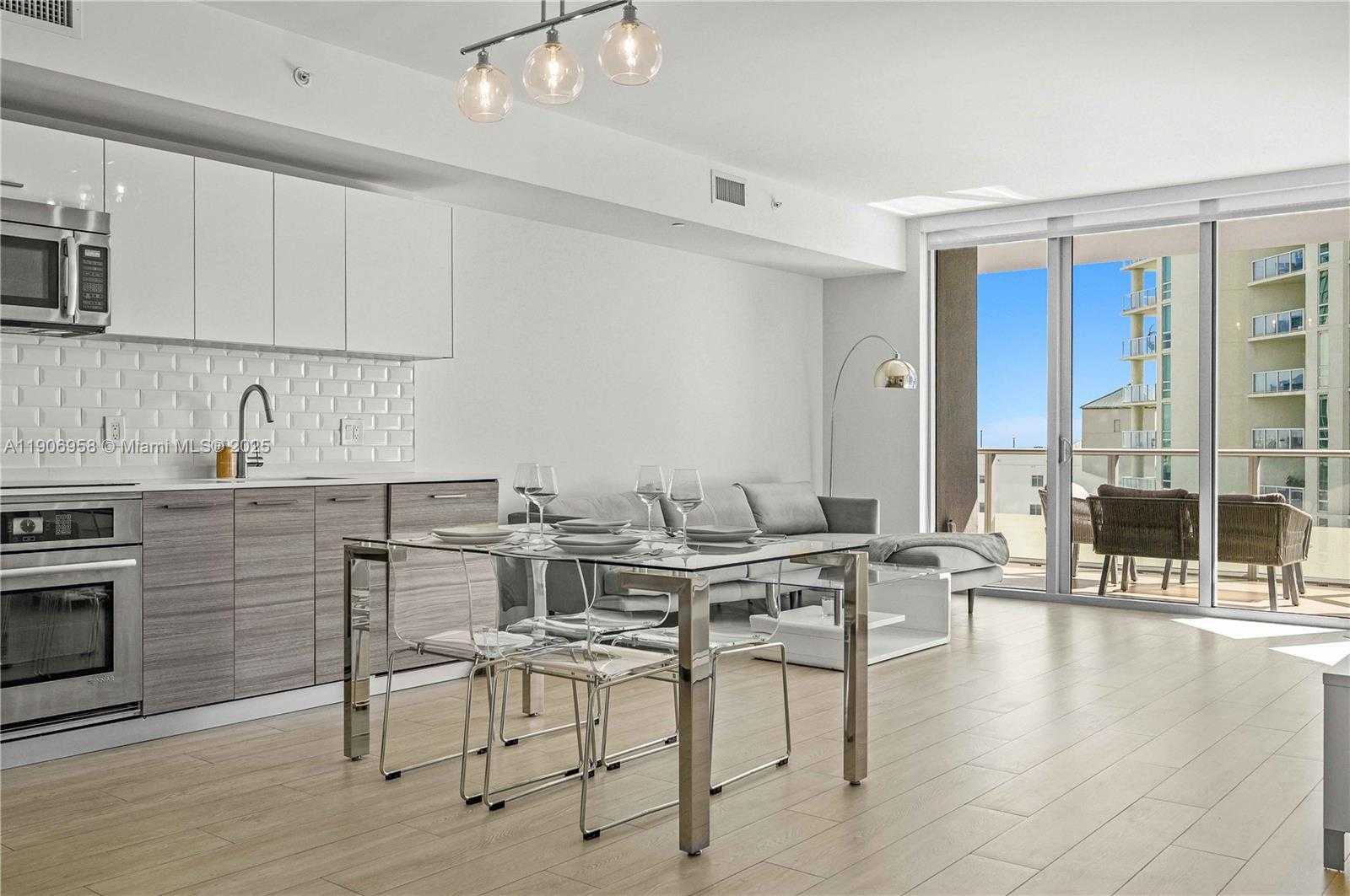 Small Image of 1300 BRICKELL BAY DR #1603, Miami Number 6