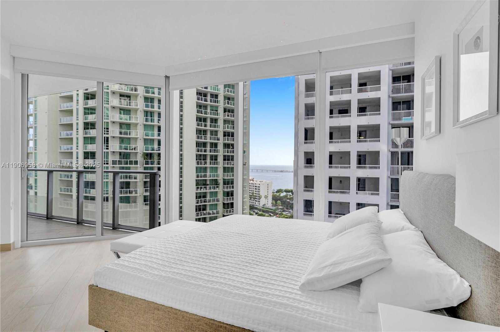 Small Image of 1300 BRICKELL BAY DR #1603, Miami Number 7