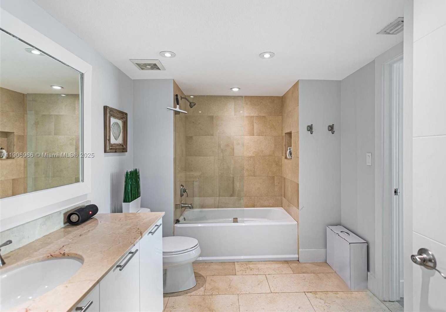 Small Image of 1800 NORTH BAYSHORE DR #1807, Miami Number 18