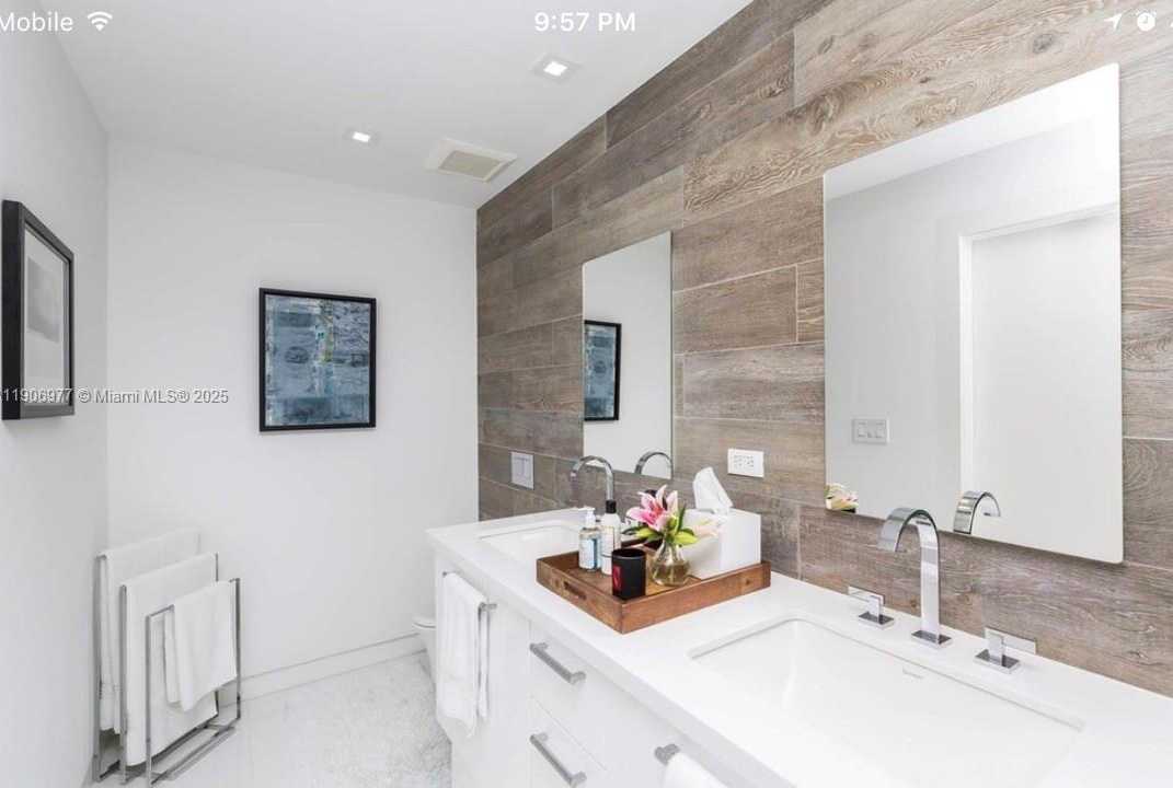 Small Image of 900 BISCAYNE BLVD #5005, Miami Number 25