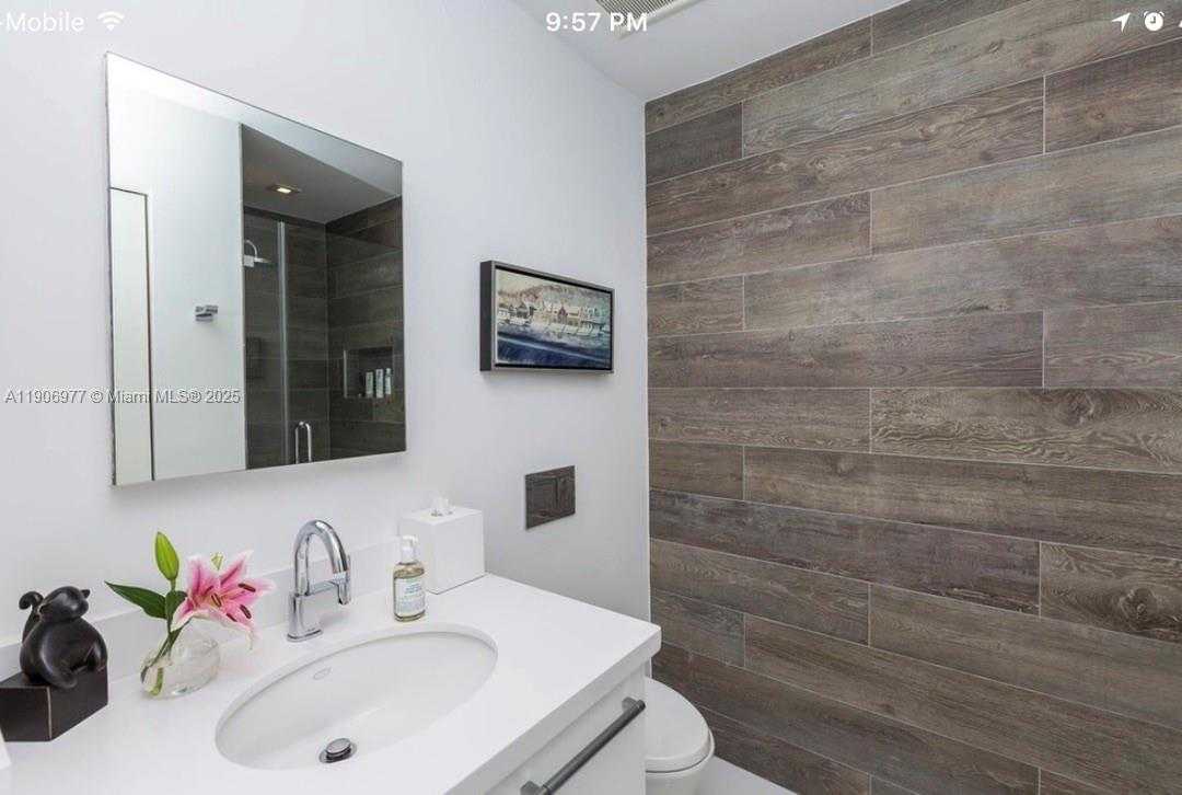 Small Image of 900 BISCAYNE BLVD #5005, Miami Number 30