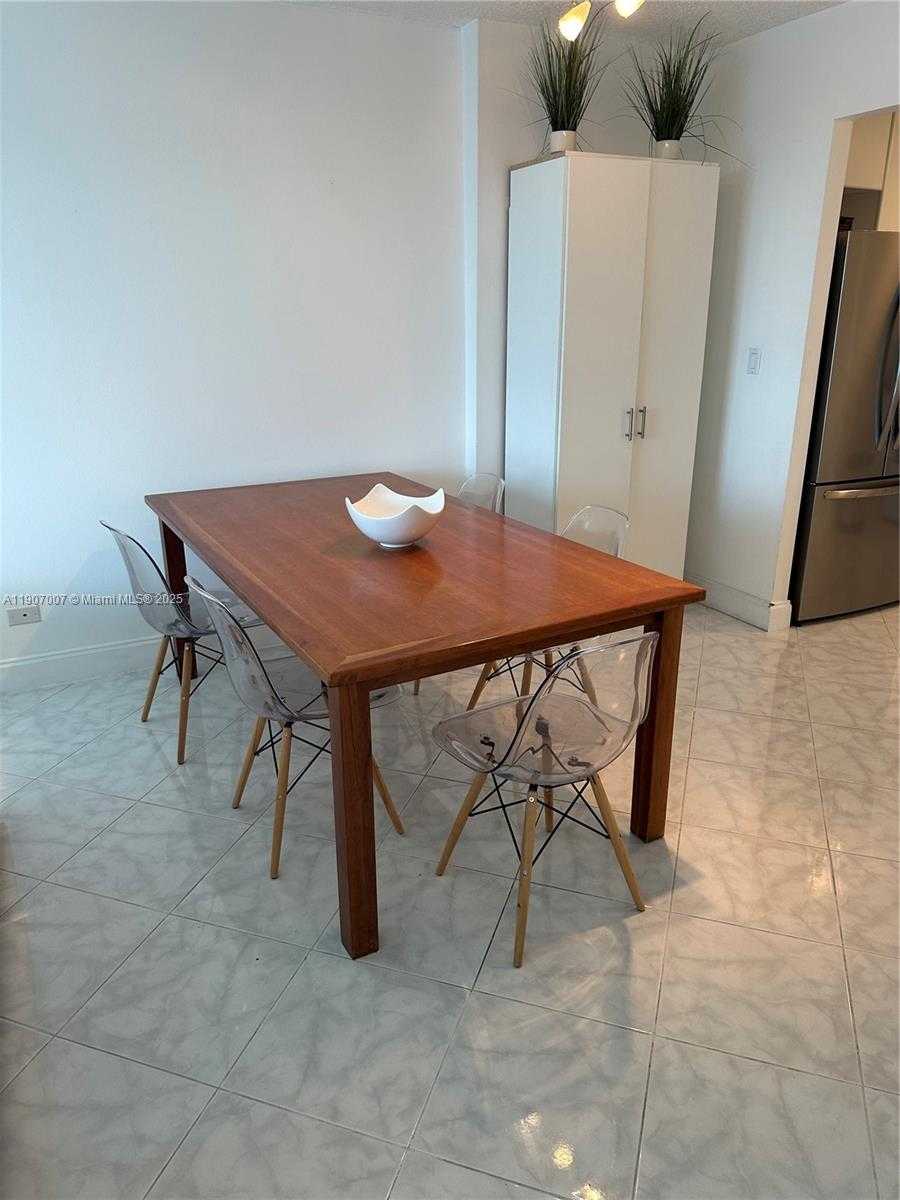 Small Image of 2301 COLLINS AV #737, Miami Beach Number 11