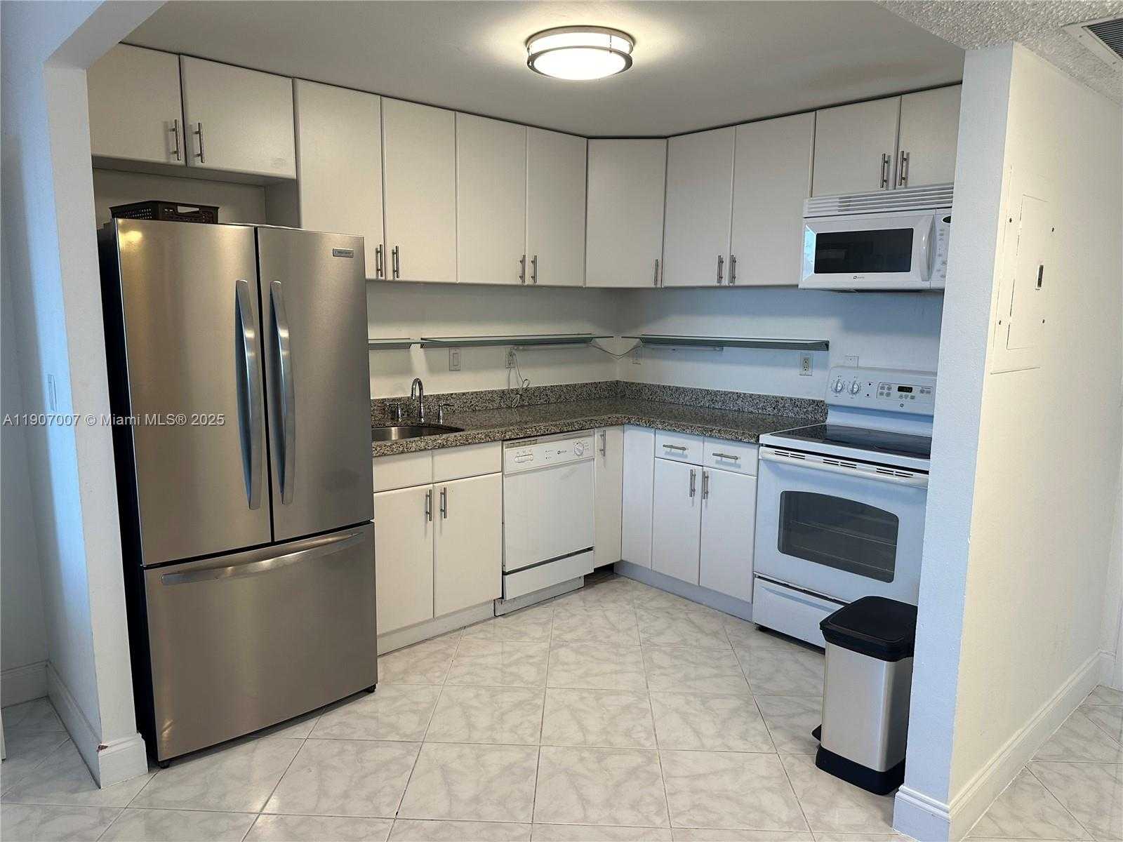 Small Image of 2301 COLLINS AV #737, Miami Beach Number 3