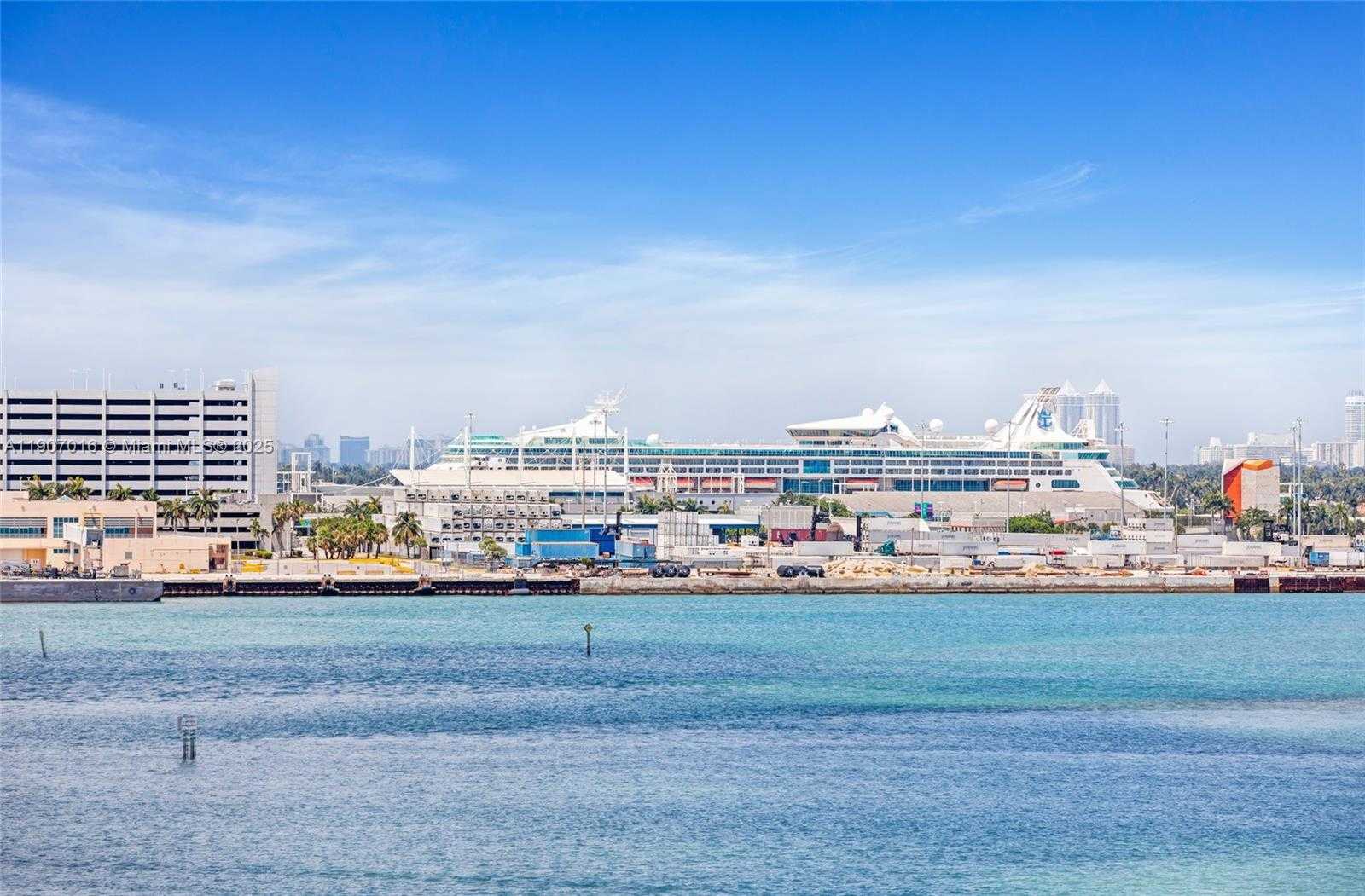 Small Image of 770 CLAUGHTON ISLAND DR #915, Miami Number 12