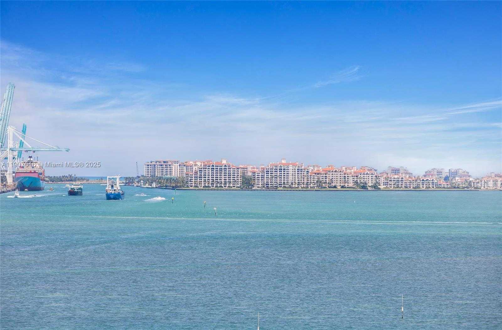 Small Image of 770 CLAUGHTON ISLAND DR #915, Miami Number 14