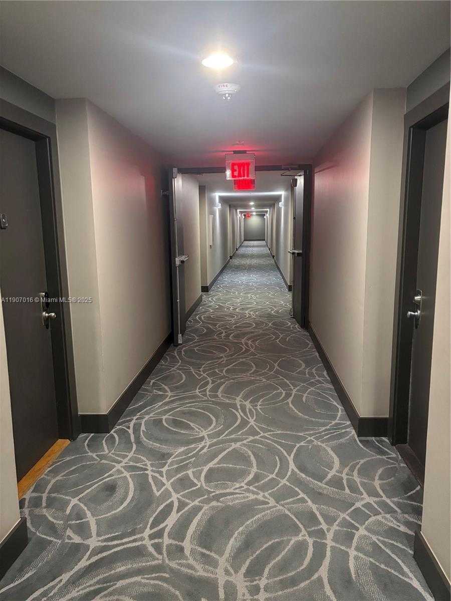 Small Image of 770 CLAUGHTON ISLAND DR #915, Miami Number 24