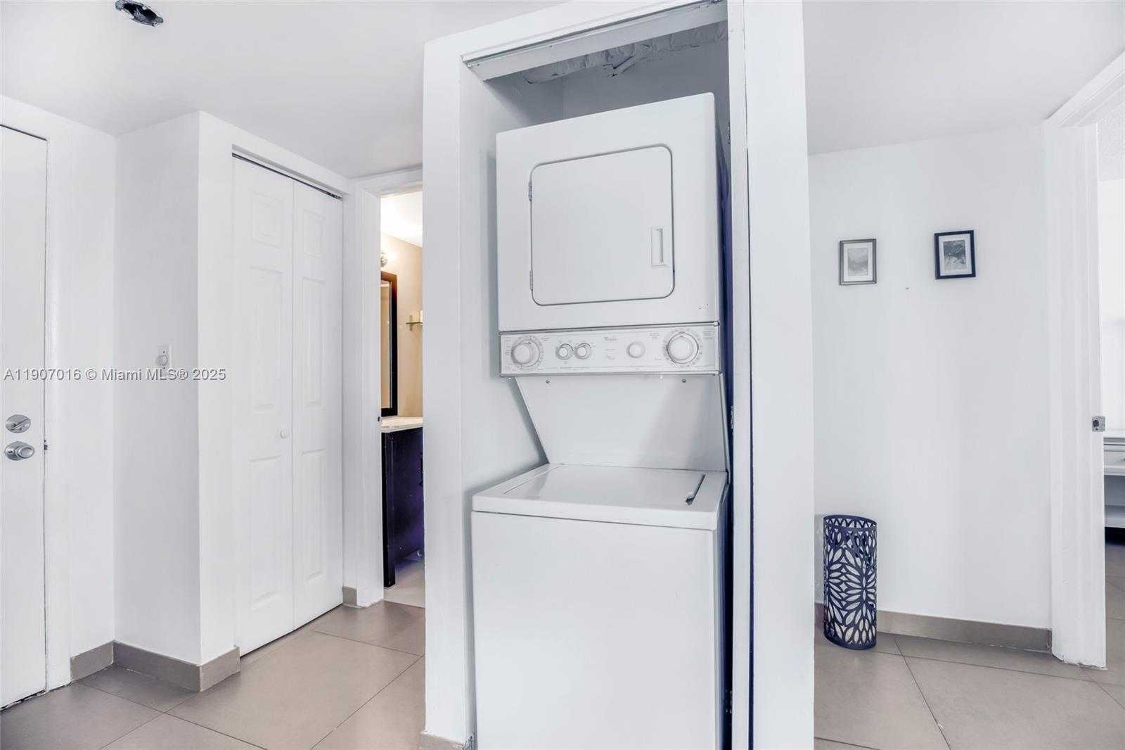 Small Image of 770 CLAUGHTON ISLAND DR #915, Miami Number 8