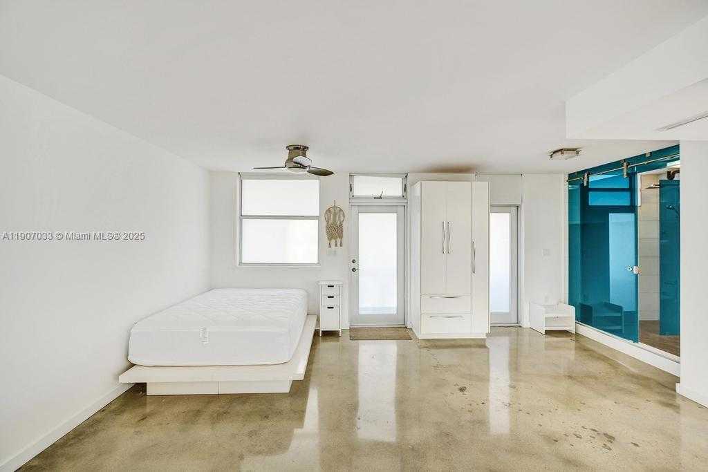 Small Image of 301 OCEAN DR #402, Miami Beach Number 11