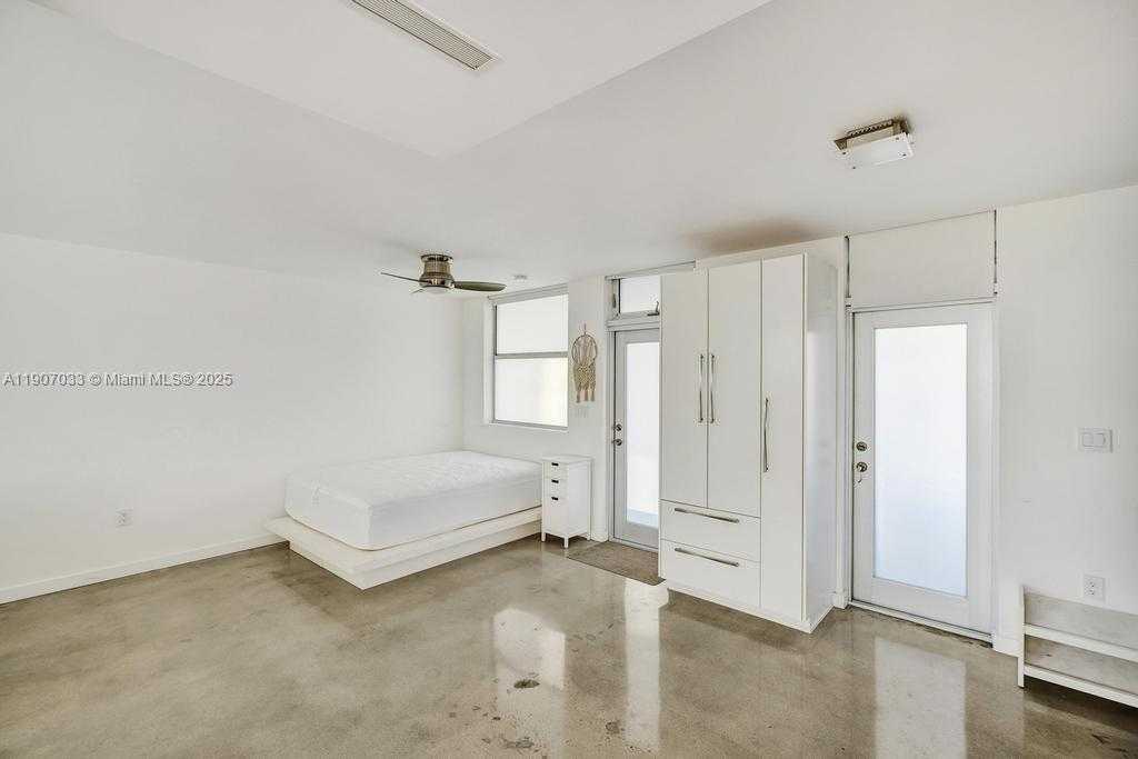 Small Image of 301 OCEAN DR #402, Miami Beach Number 20