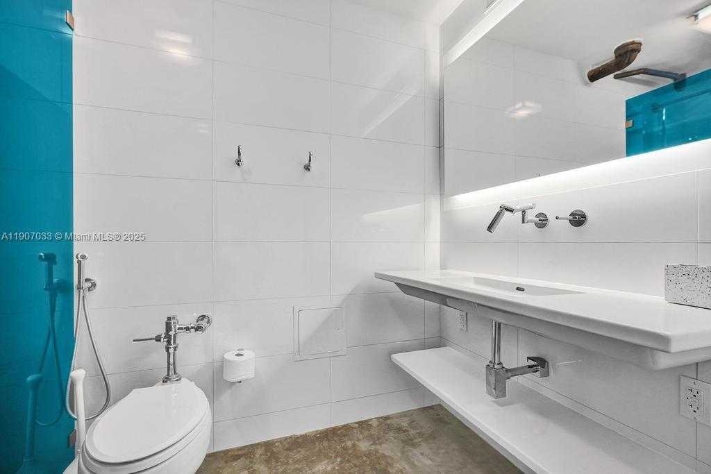 Small Image of 301 OCEAN DR #402, Miami Beach Number 24