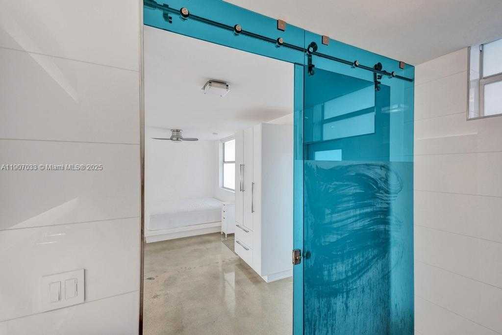 Small Image of 301 OCEAN DR #402, Miami Beach Number 28