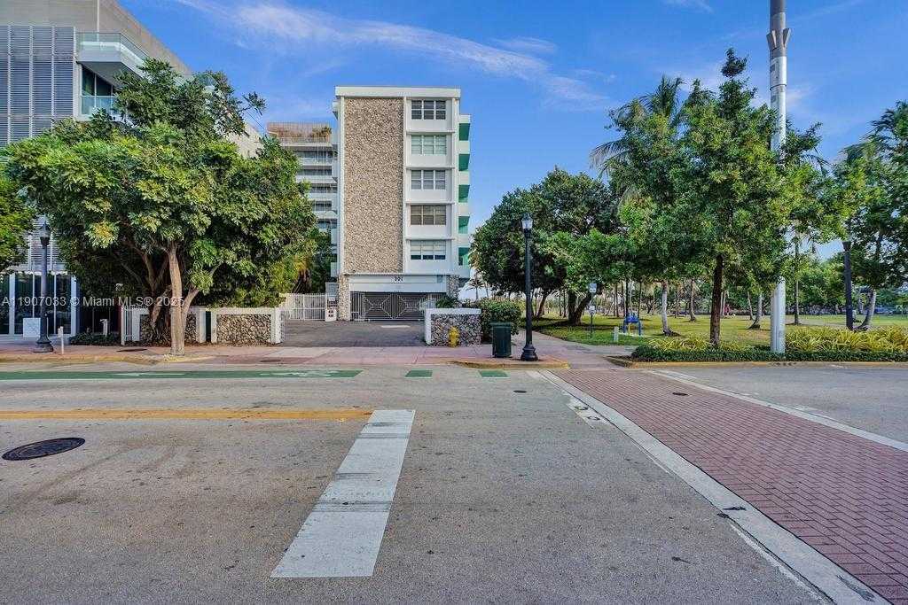 Small Image of 301 OCEAN DR #402, Miami Beach Number 36