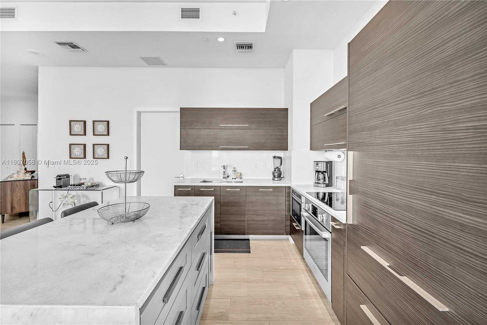 Small Image of 45 SOUTH WEST 9TH ST #4501, Miami Number 11