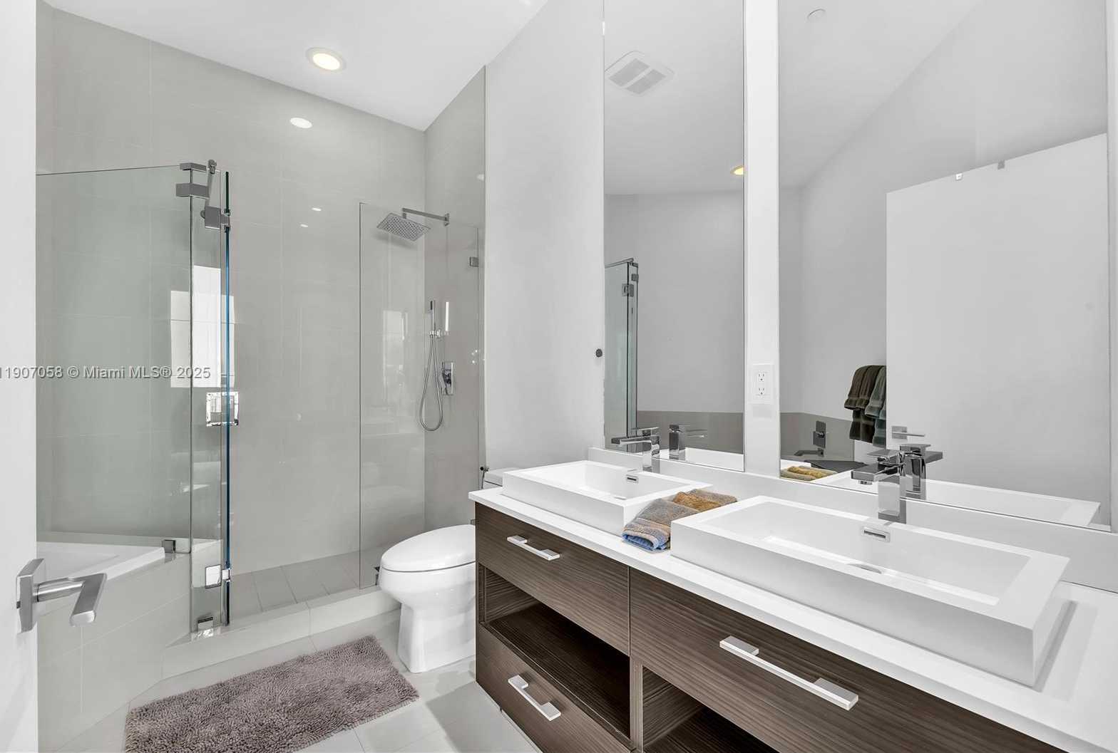 Small Image of 45 SOUTH WEST 9TH ST #4501, Miami Number 22