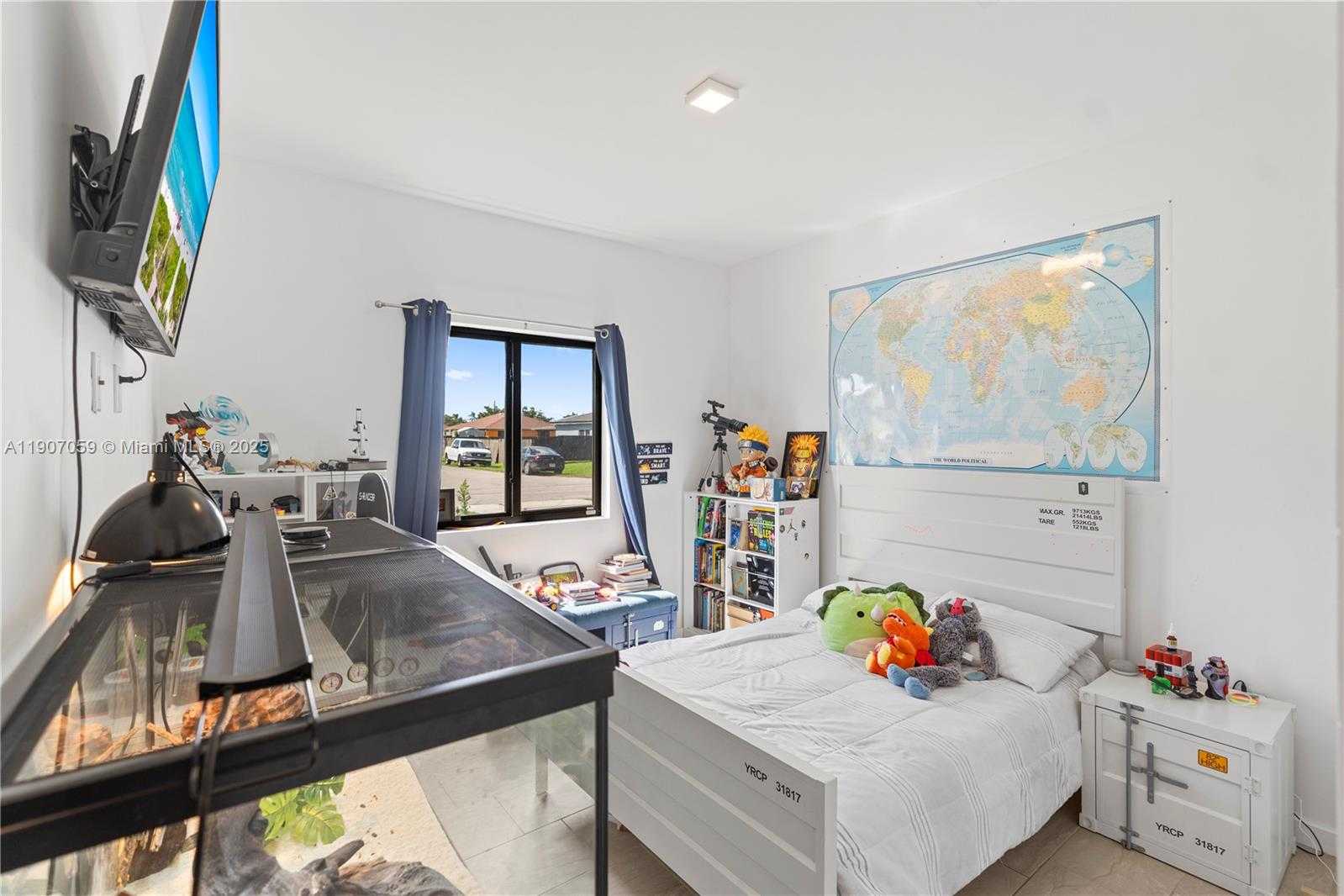 Small Image of 10925 SOUTH WEST 218TH TER, Miami Number 12