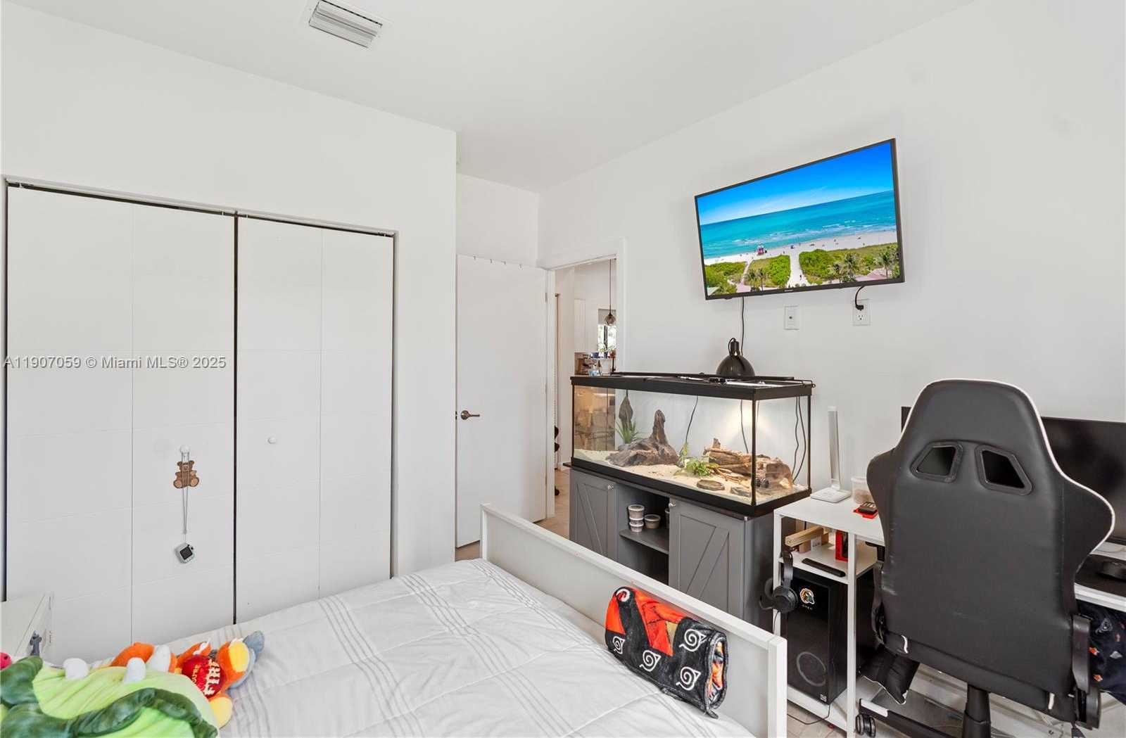 Small Image of 10925 SOUTH WEST 218TH TER, Miami Number 13