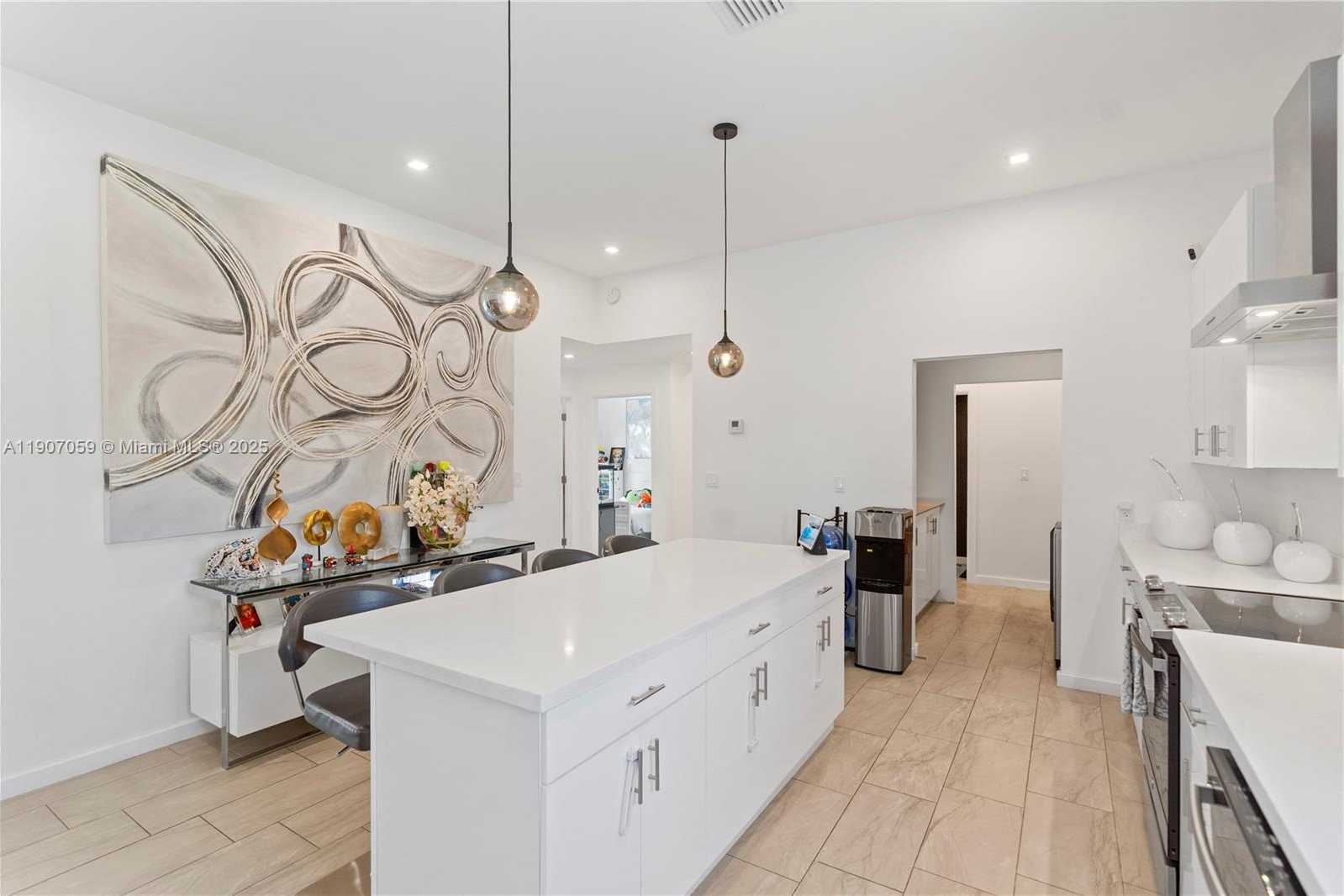 Small Image of 10925 SOUTH WEST 218TH TER, Miami Number 16