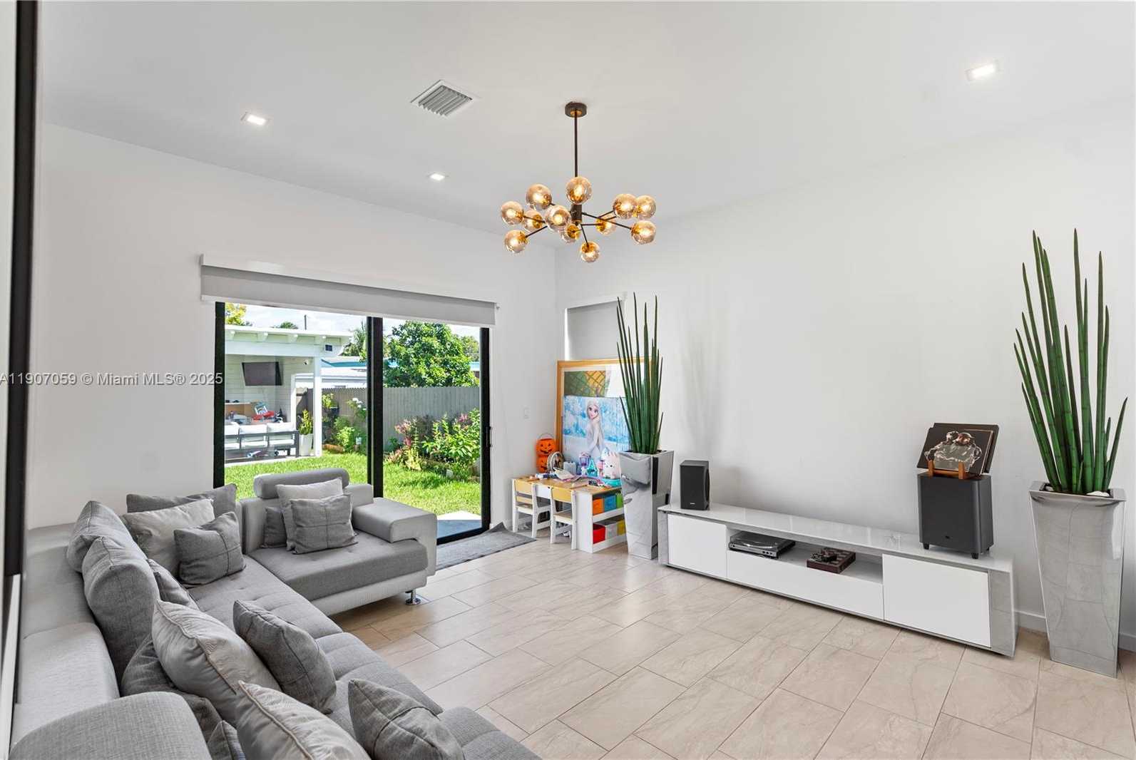 Small Image of 10925 SOUTH WEST 218TH TER, Miami Number 21