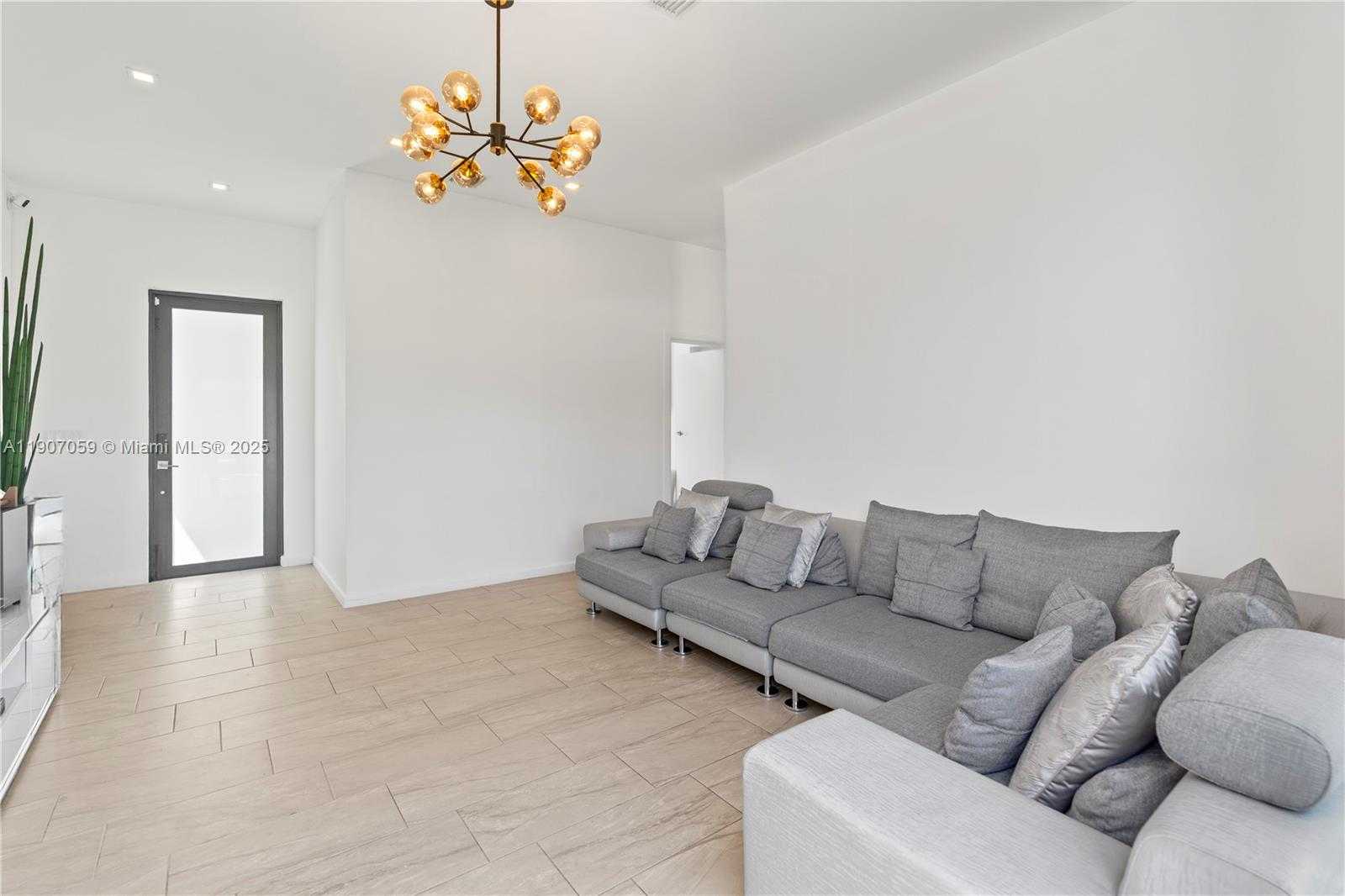 Small Image of 10925 SOUTH WEST 218TH TER, Miami Number 23