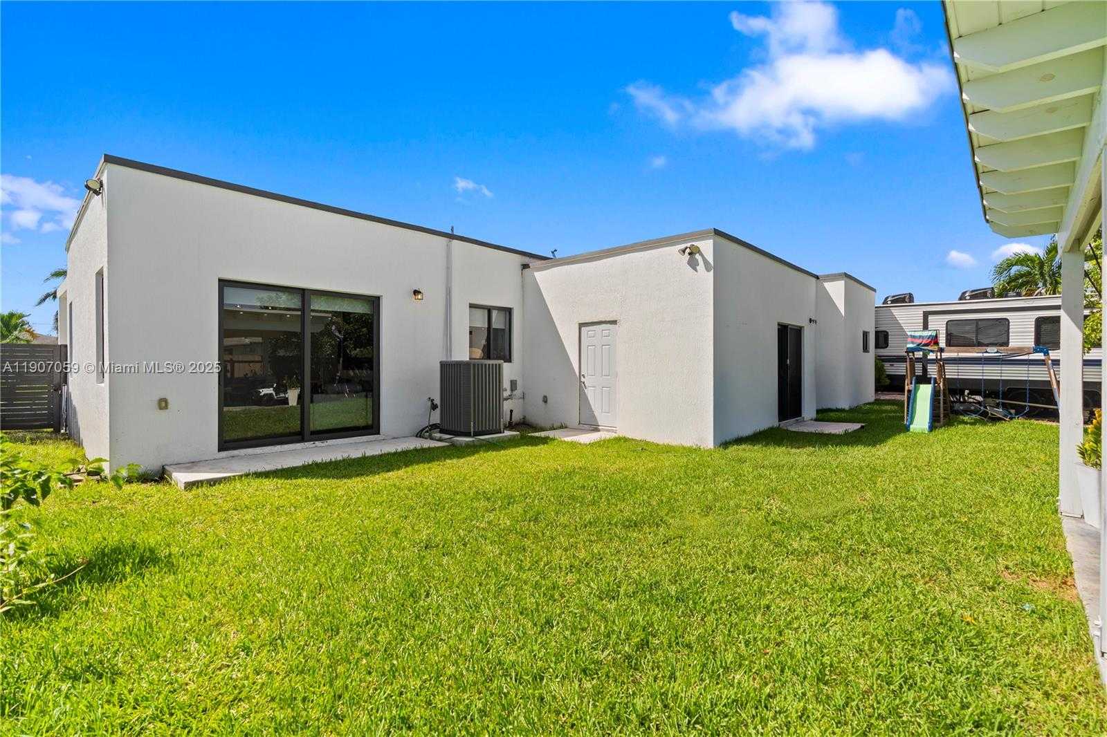 Small Image of 10925 SOUTH WEST 218TH TER, Miami Number 25