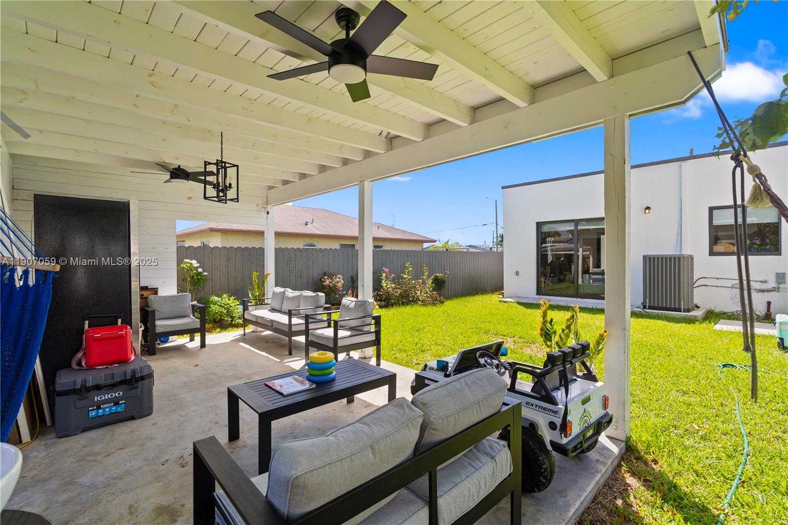 Small Image of 10925 SOUTH WEST 218TH TER, Miami Number 27