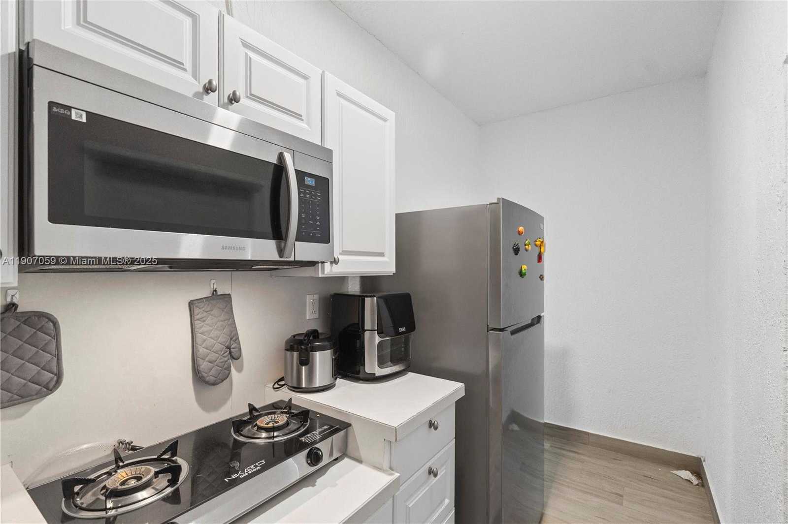 Small Image of 10925 SOUTH WEST 218TH TER, Miami Number 28