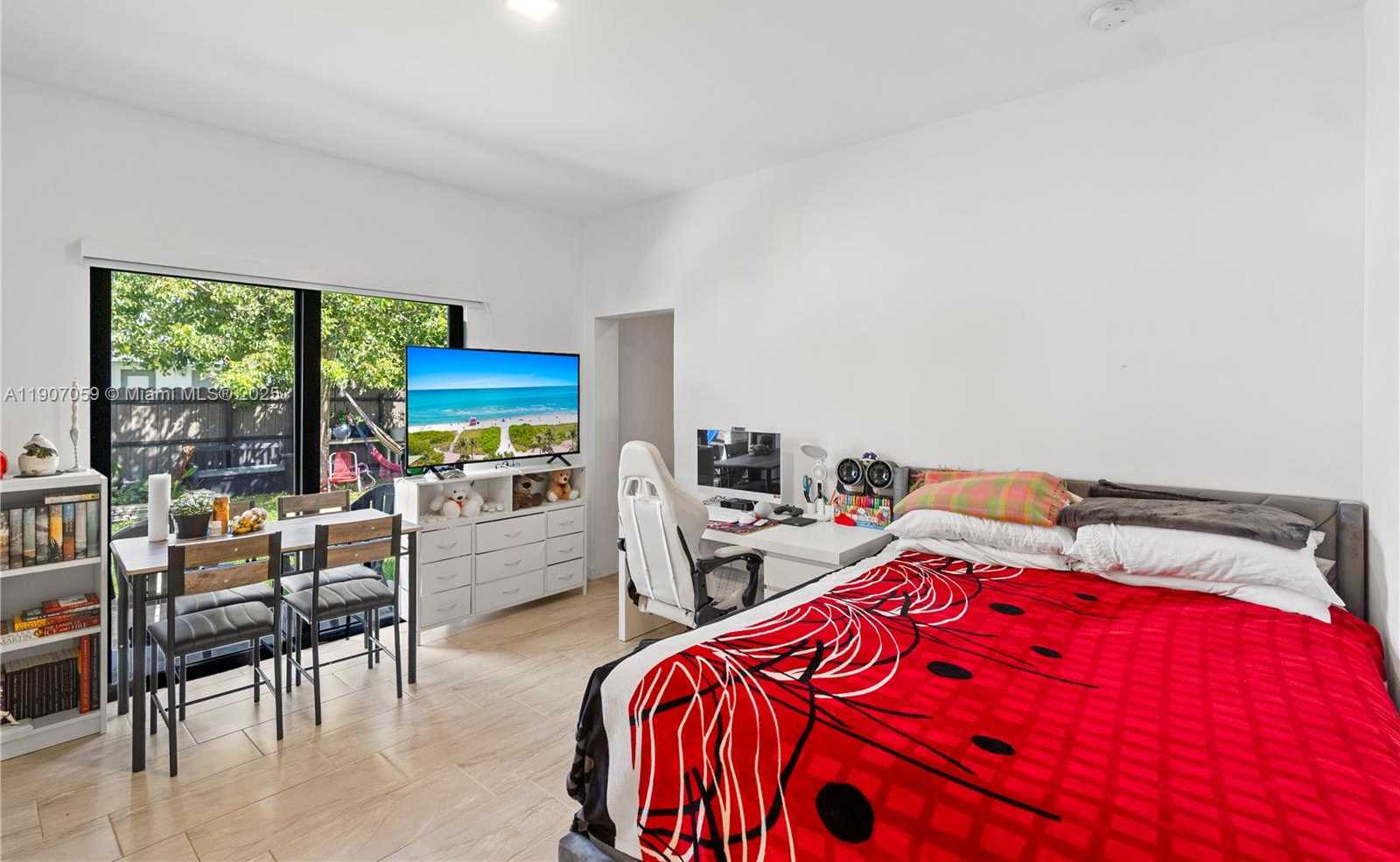 Small Image of 10925 SOUTH WEST 218TH TER, Miami Number 29