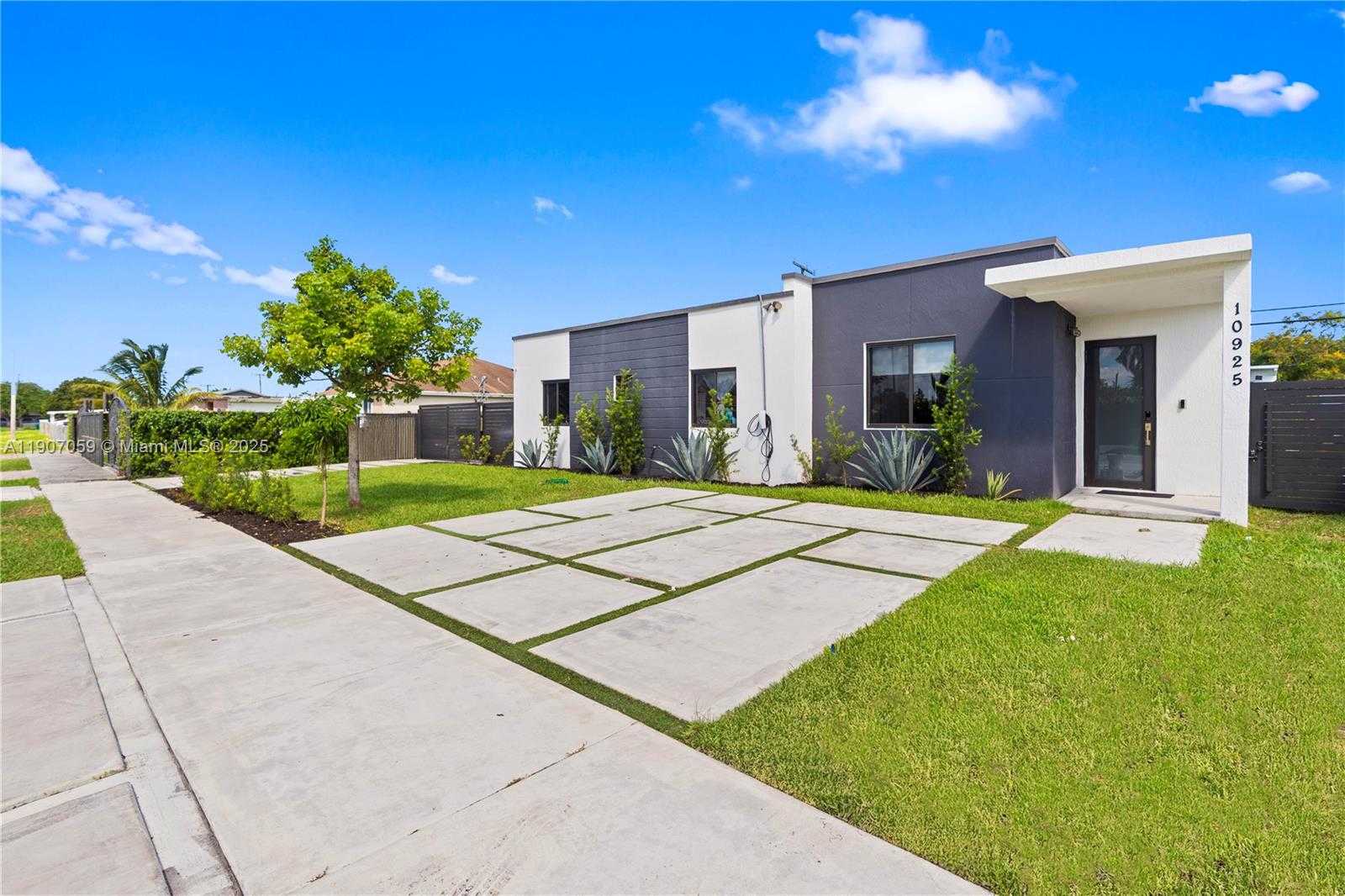 Small Image of 10925 SOUTH WEST 218TH TER, Miami Number 3