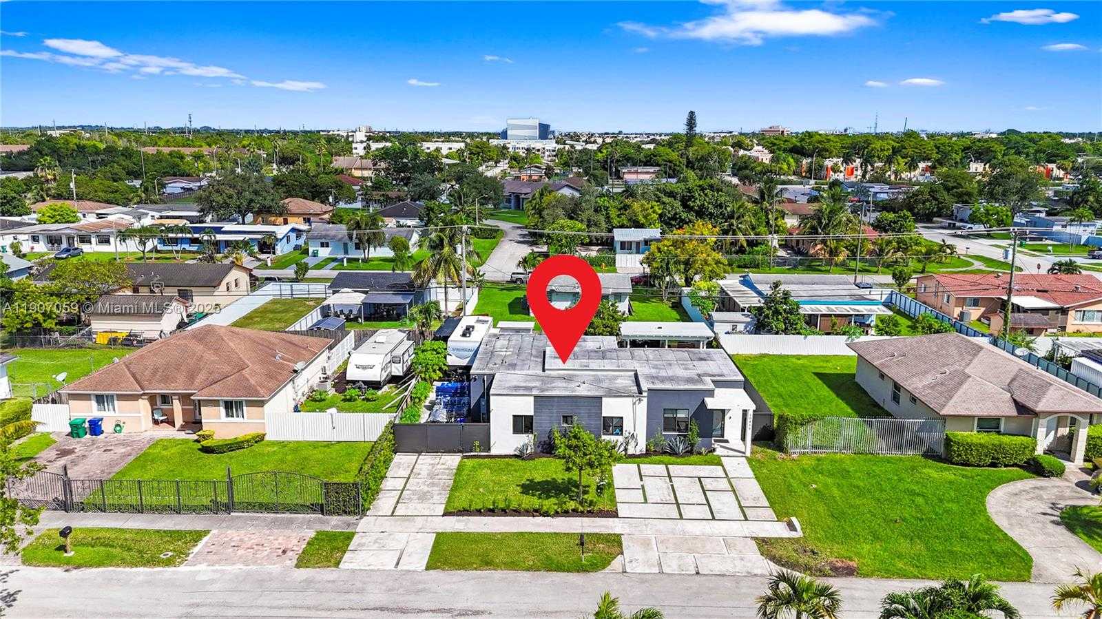 Small Image of 10925 SOUTH WEST 218TH TER, Miami Number 4