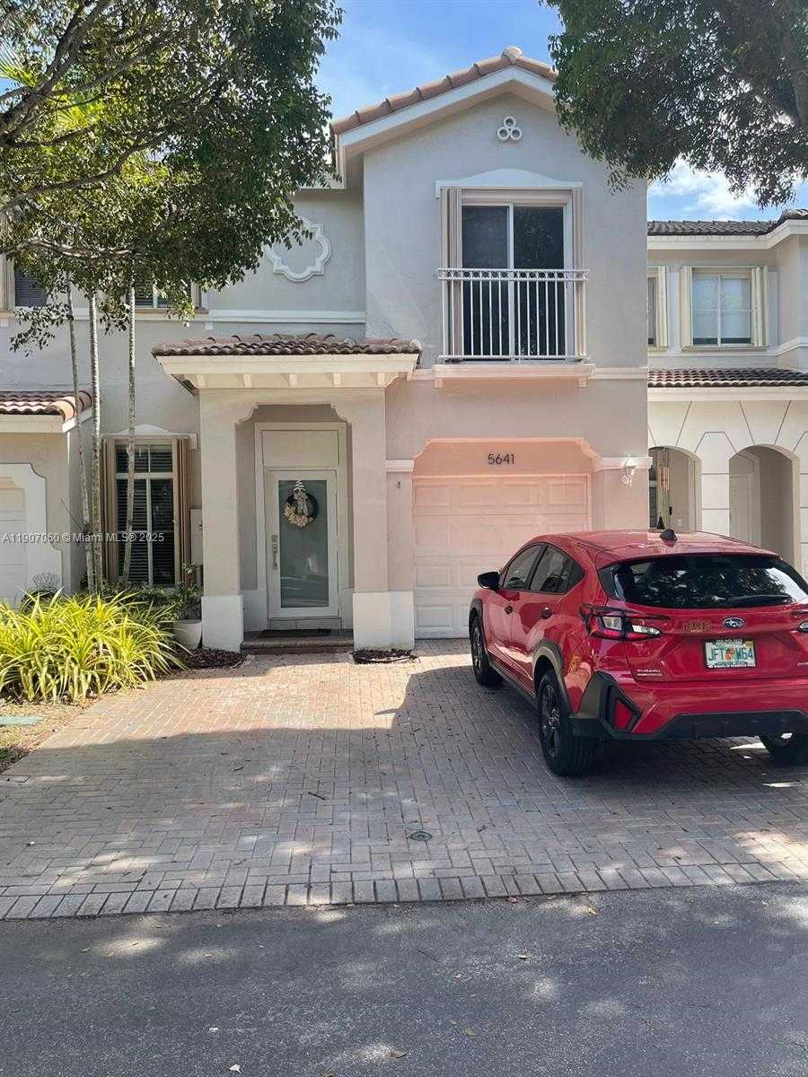 Small Image of 5641 NORTH WEST 112TH CT, Doral Number 1