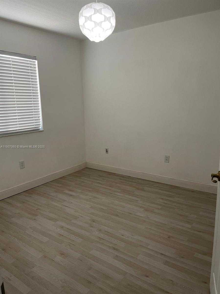 Small Image of 5641 NORTH WEST 112TH CT, Doral Number 13