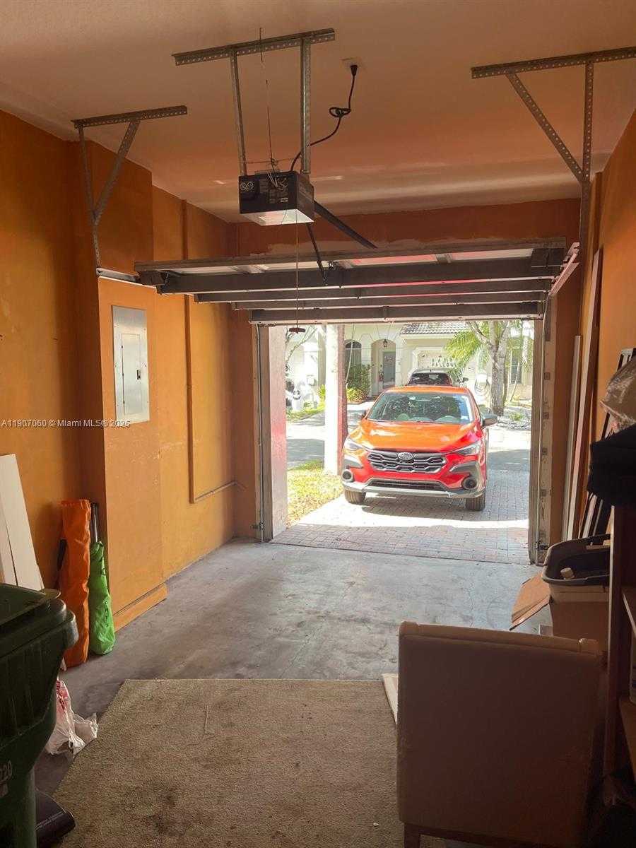 Small Image of 5641 NORTH WEST 112TH CT, Doral Number 2