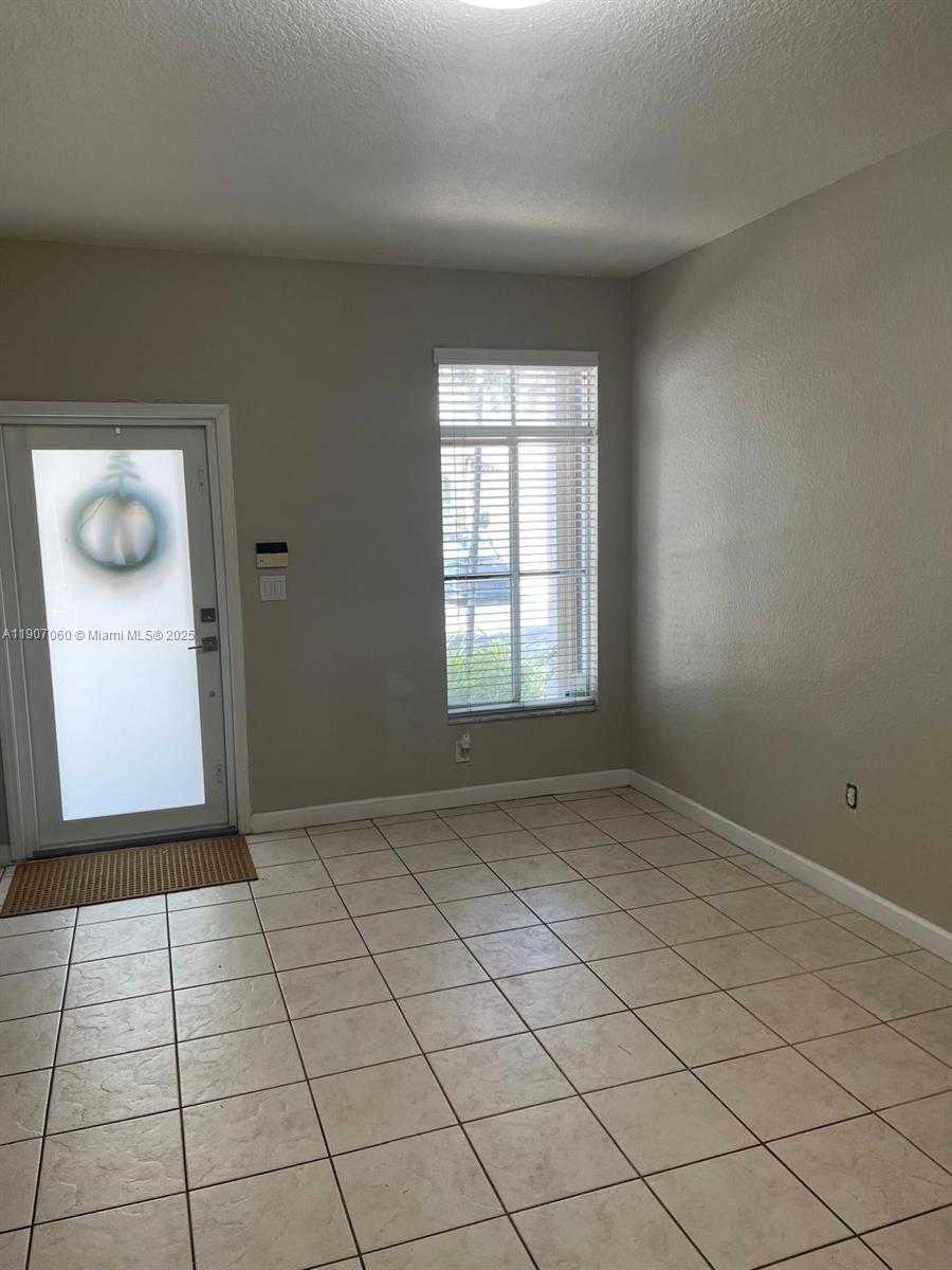 Small Image of 5641 NORTH WEST 112TH CT, Doral Number 3
