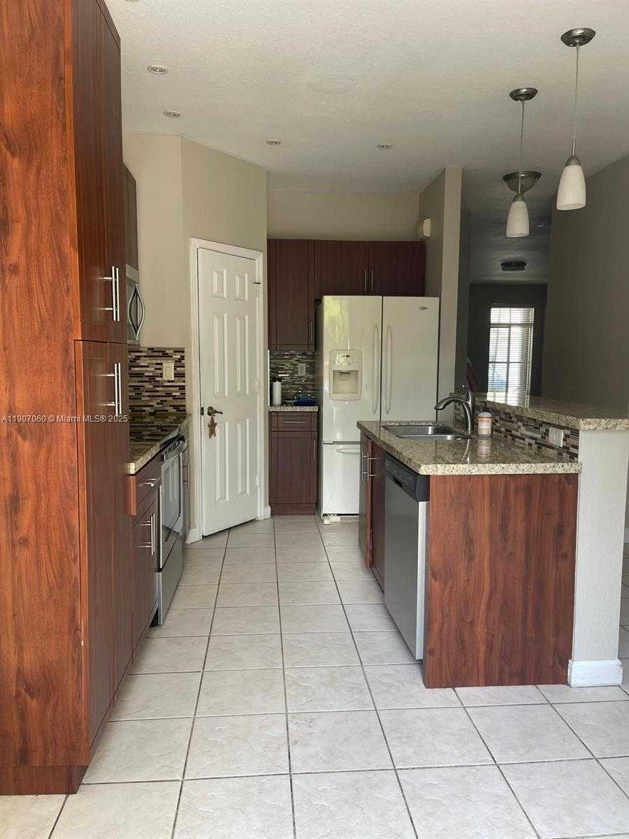 Small Image of 5641 NORTH WEST 112TH CT, Doral Number 4