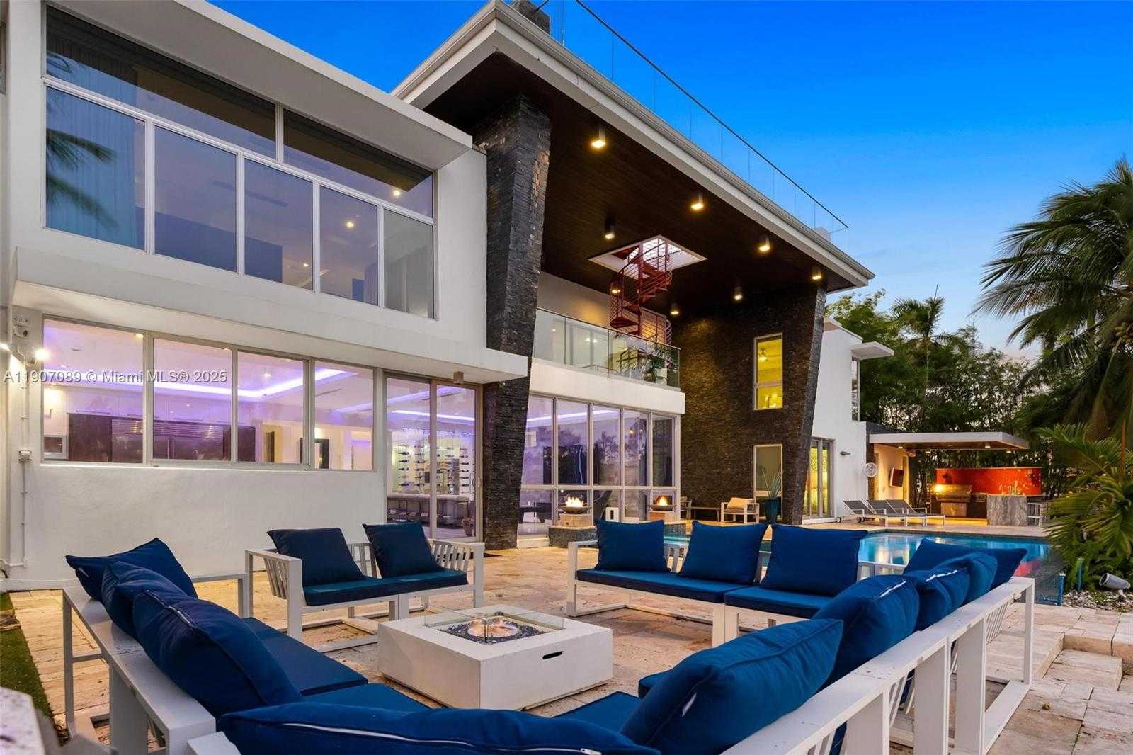 Small Image of 300 ROYAL PLAZA DR, Fort Lauderdale Number 1