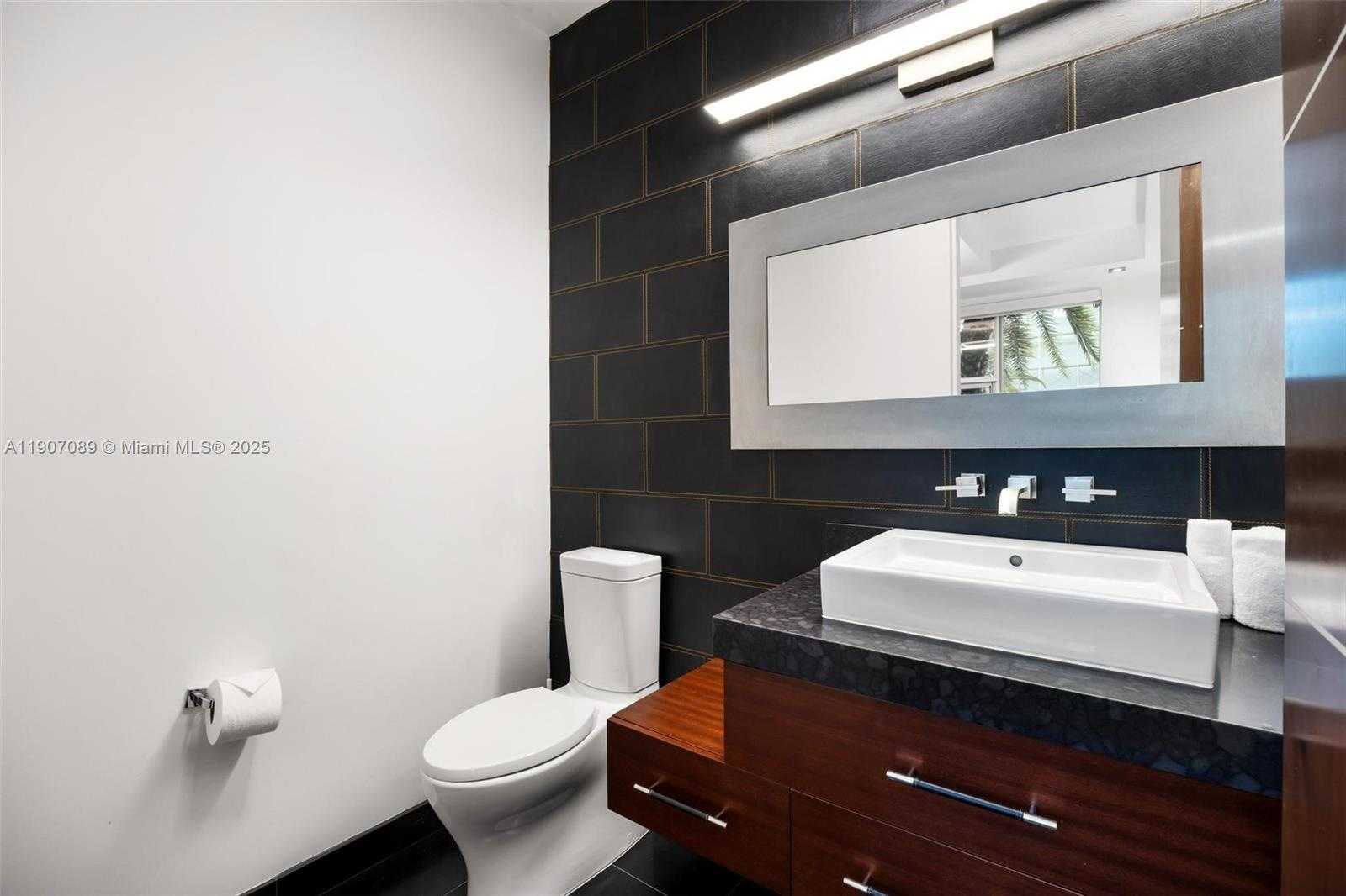 Small Image of 300 ROYAL PLAZA DR, Fort Lauderdale Number 16