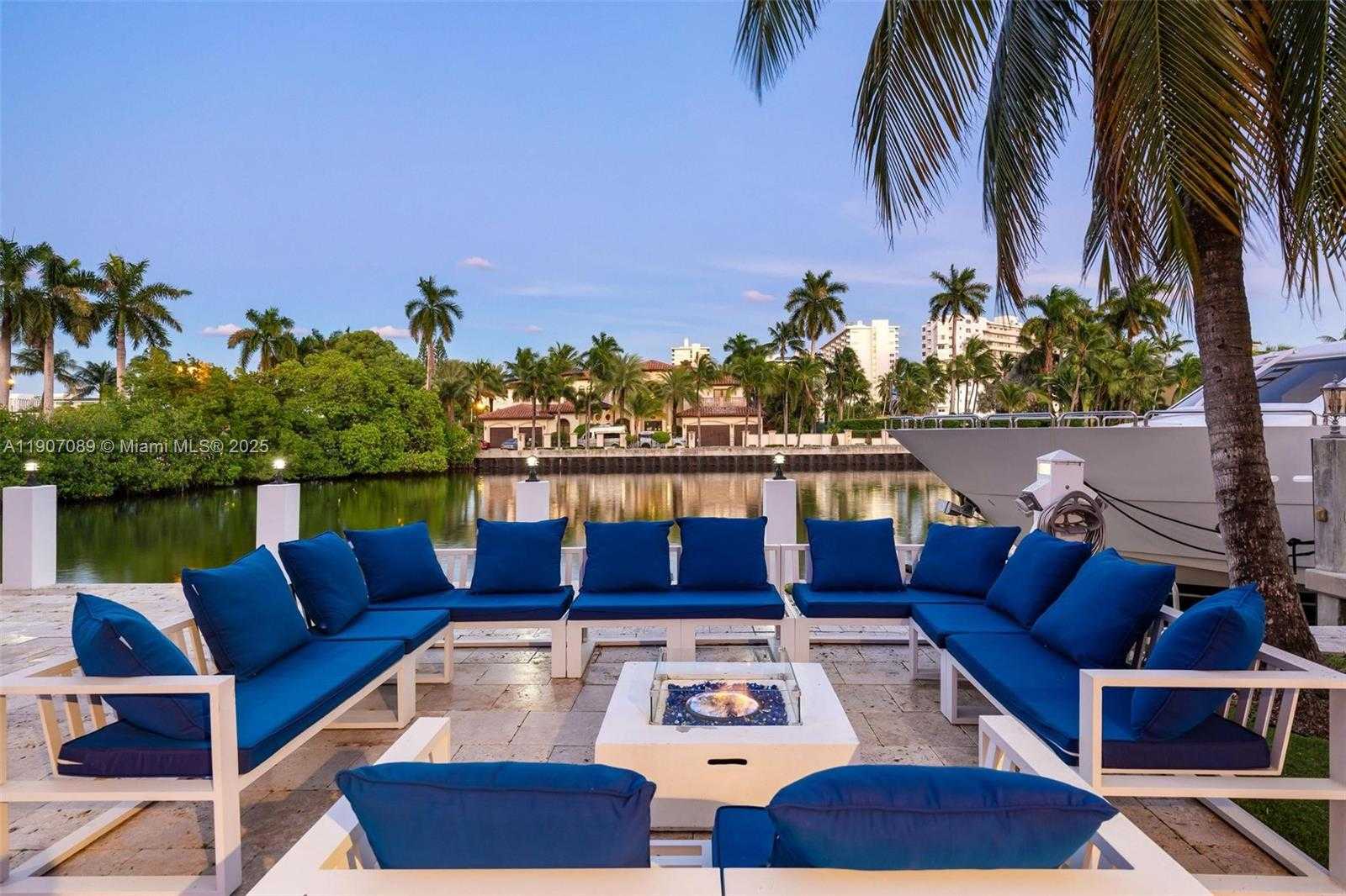 Small Image of 300 ROYAL PLAZA DR, Fort Lauderdale Number 2