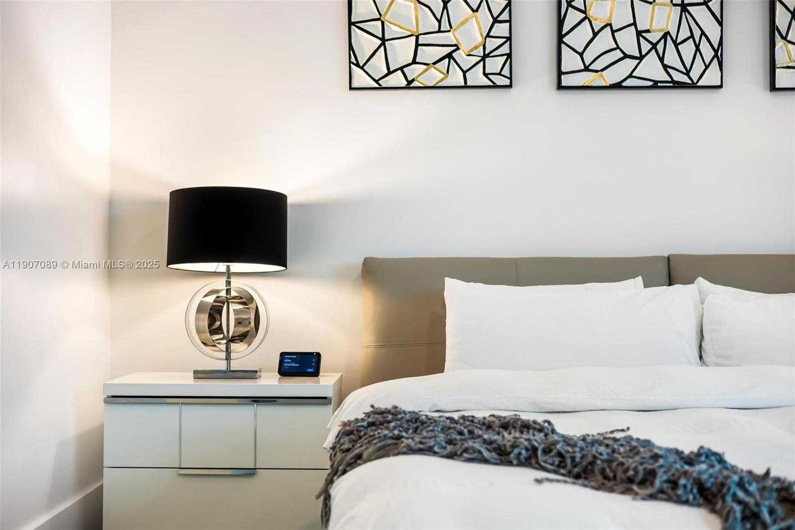 Small Image of 300 ROYAL PLAZA DR, Fort Lauderdale Number 26