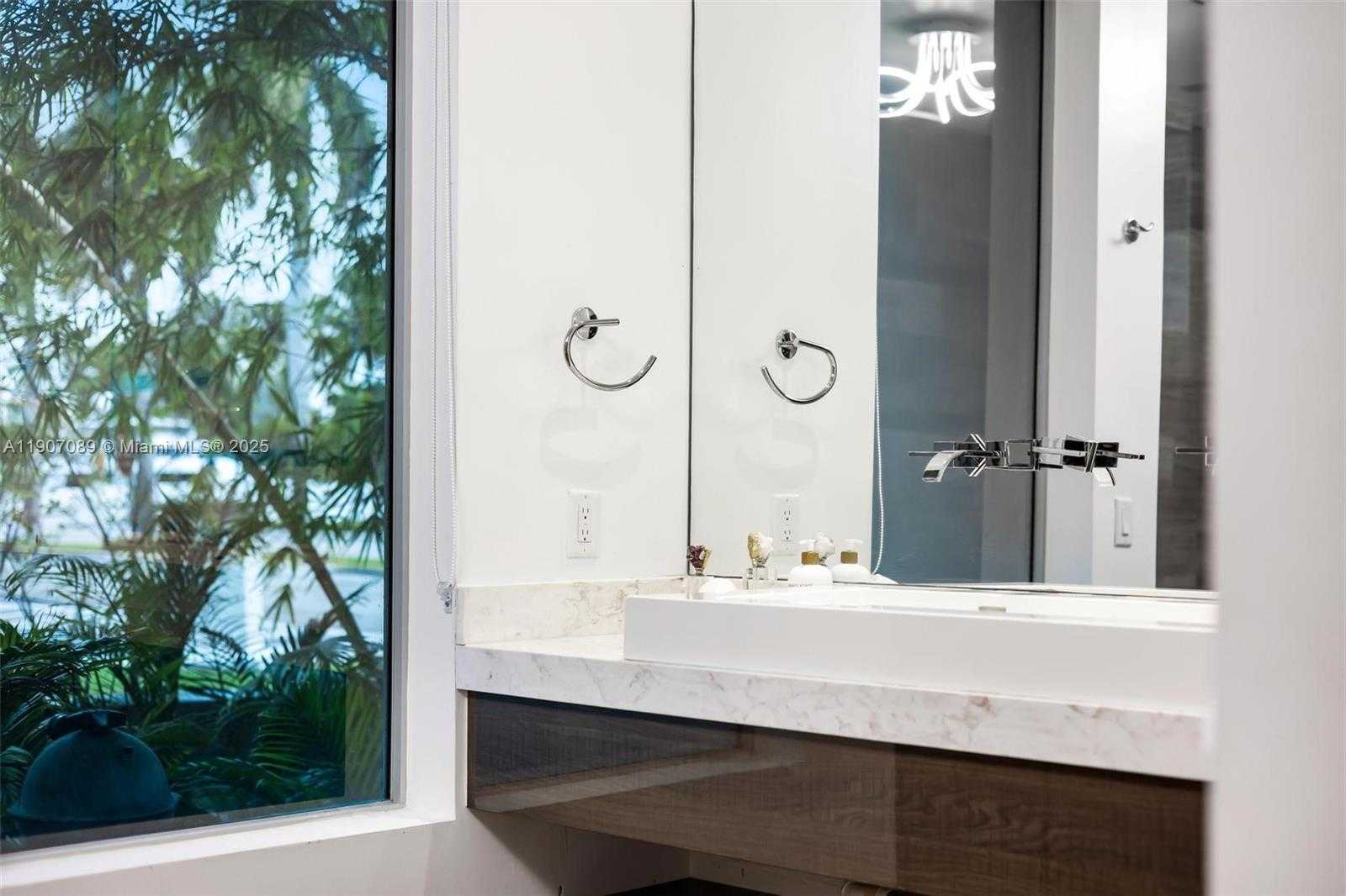 Small Image of 300 ROYAL PLAZA DR, Fort Lauderdale Number 32