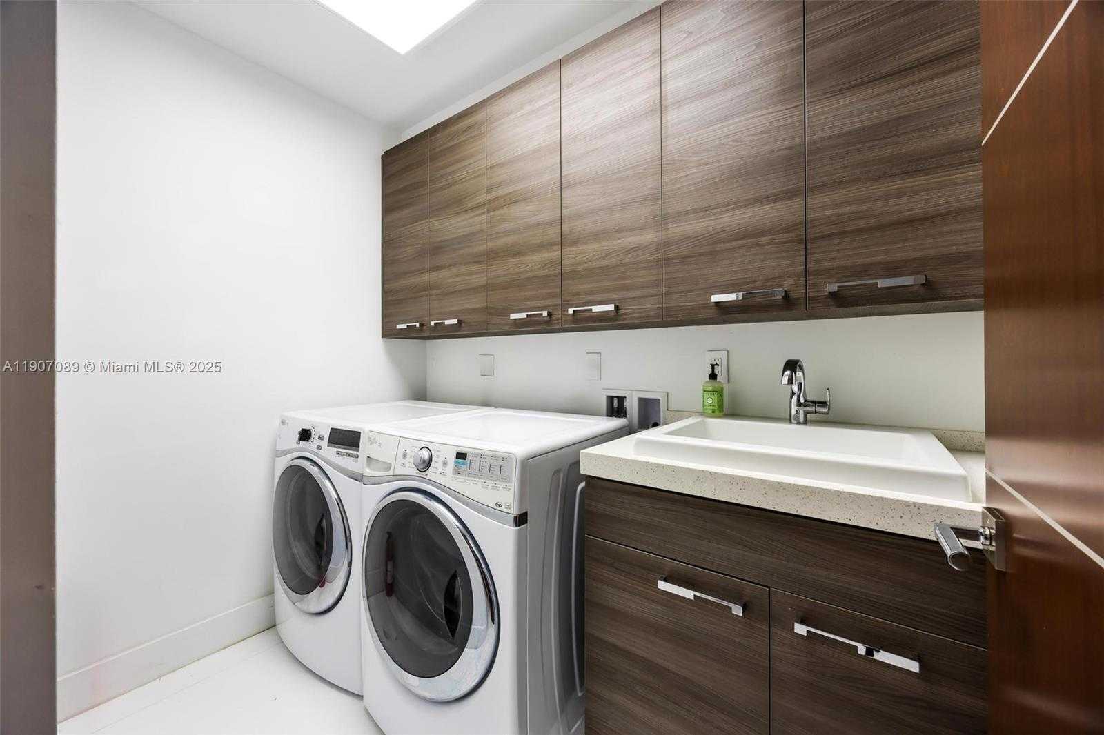 Small Image of 300 ROYAL PLAZA DR, Fort Lauderdale Number 37