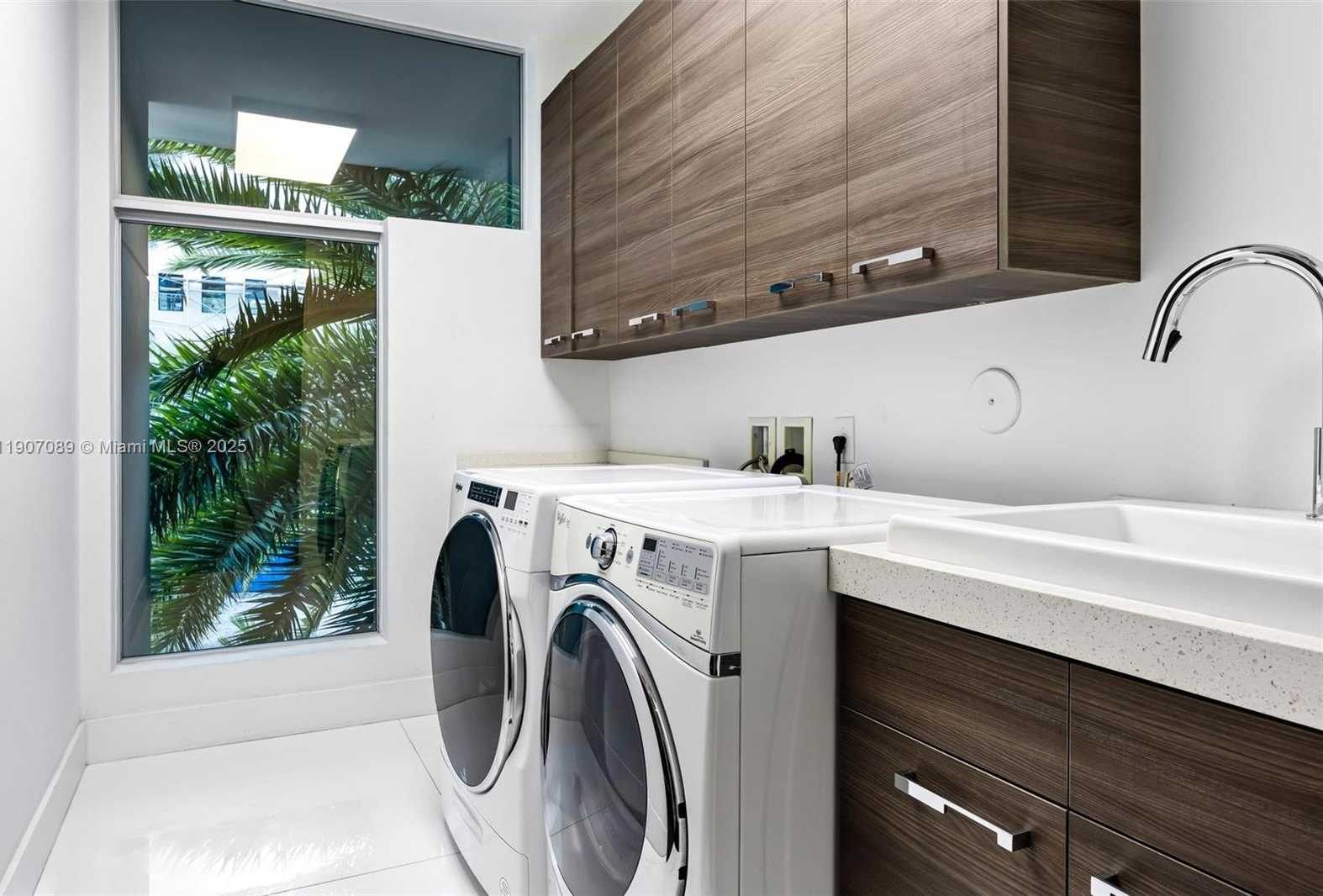 Small Image of 300 ROYAL PLAZA DR, Fort Lauderdale Number 51