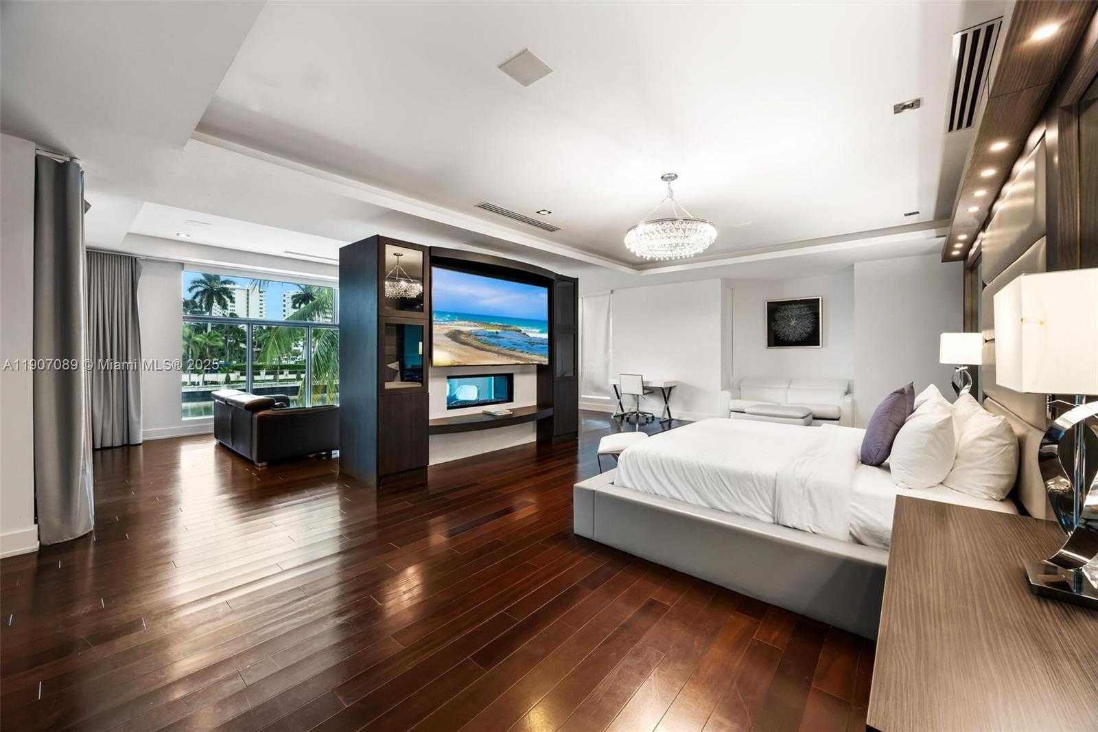 Small Image of 300 ROYAL PLAZA DR, Fort Lauderdale Number 57