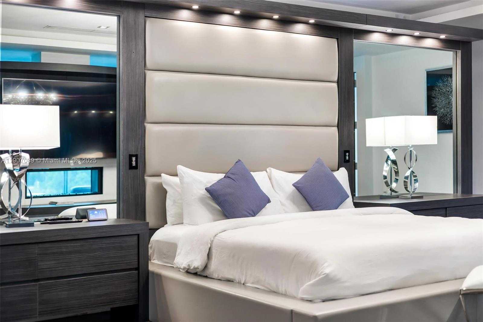 Small Image of 300 ROYAL PLAZA DR, Fort Lauderdale Number 60